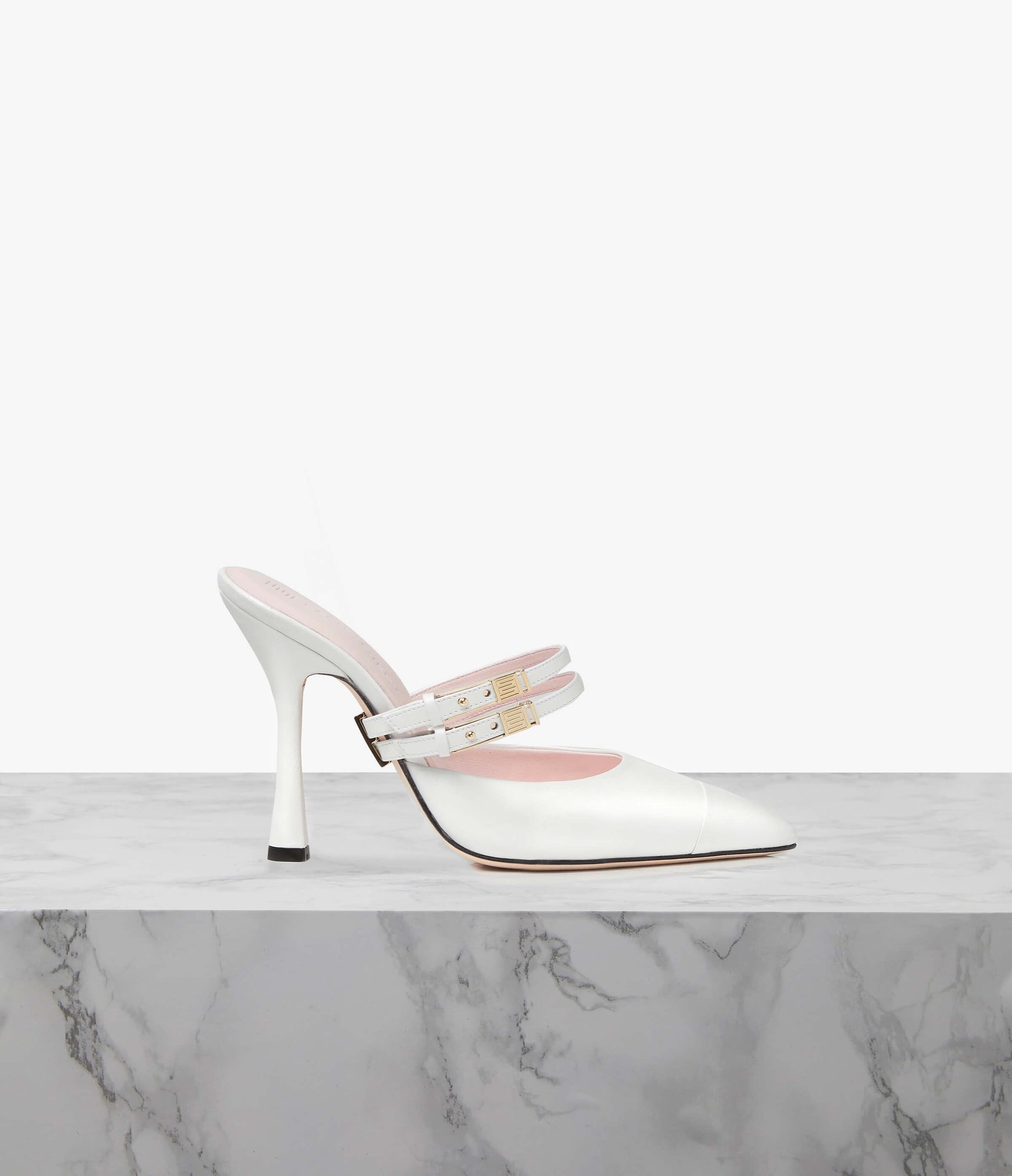 SASSO OYSTER WHITE | UK Size: 5 | Width: Regular Refurbished - Each & Every refurbished available on Cerqular