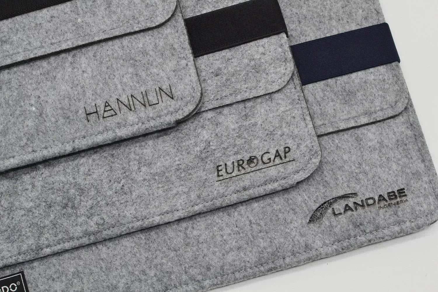 Funda HAZI personalizable | Tamaño: 13"" | Colores: Sí | Personalizar producto: Granate / Burdeos Refurbished - N/A refurbished available on Cerqular