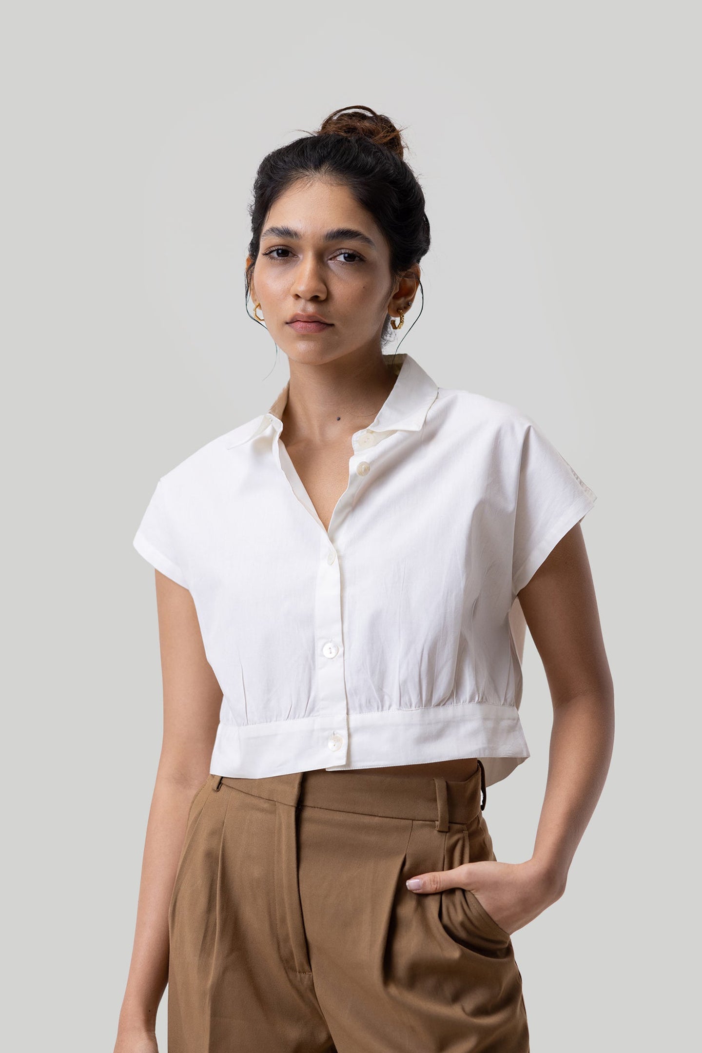 Oversized Crop Shirt in Off-white | Color: Off-white | Size: S Refurbished - Resistor (Note: This is a generic term for an electronic component, refurbished available on Cerqular