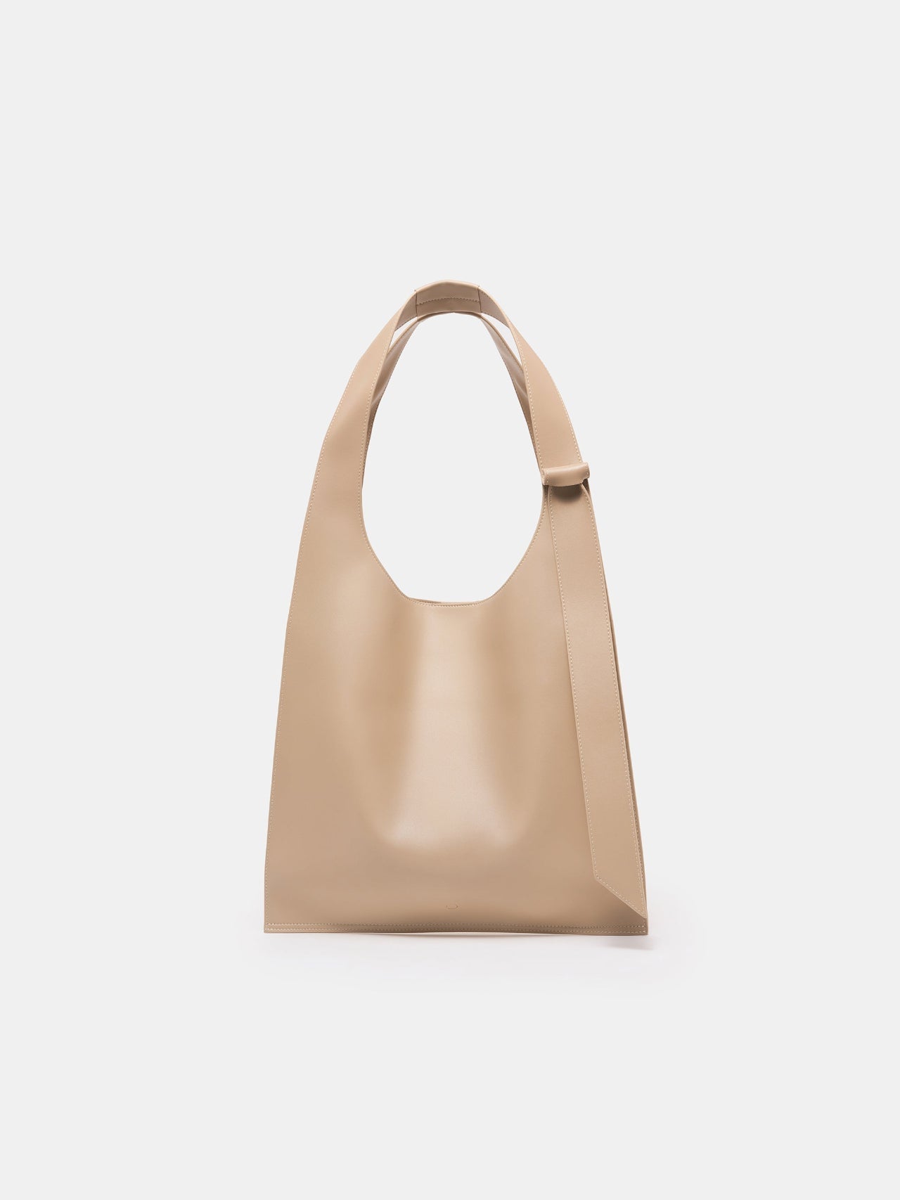 BO Corn Leather Shopper | Color: Black Refurbished - ONE (assuming it refers to the brand "ONE") refurbished available on Cerqular