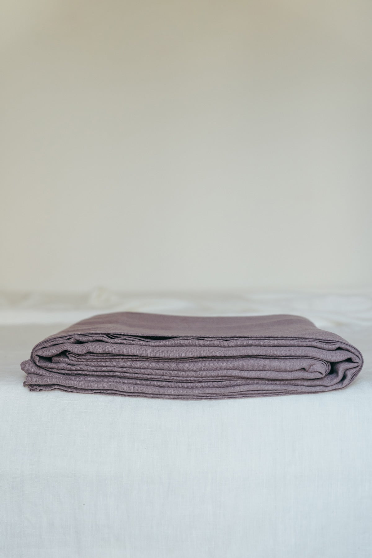 Buy Linen flat sheet in Dusty Lavender | Size: AU Queen Refurbished - $119.00 Linen flat sheet in Dusty Lavender | Size: AU Queen Refurbished - Amour Linen refurbished available on Cerqular