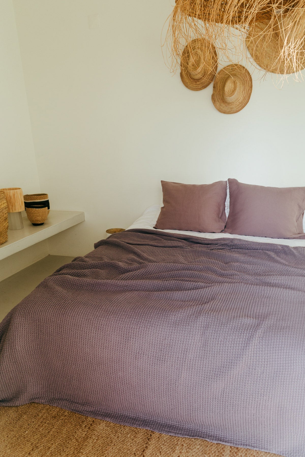 Linen waffle bed throw in Dusty Lavender | Size: 53x81""/135x205cm Refurbished - Amour Linen refurbished available on Cerqular