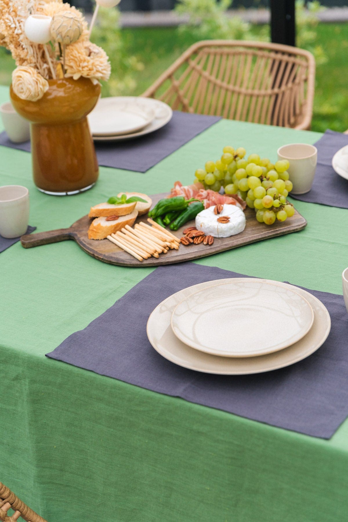 Linen placemats set of 2 in Charcoal | Size: 35x45 cm / 14x18” Refurbished - Amour Linen refurbished available on Cerqular