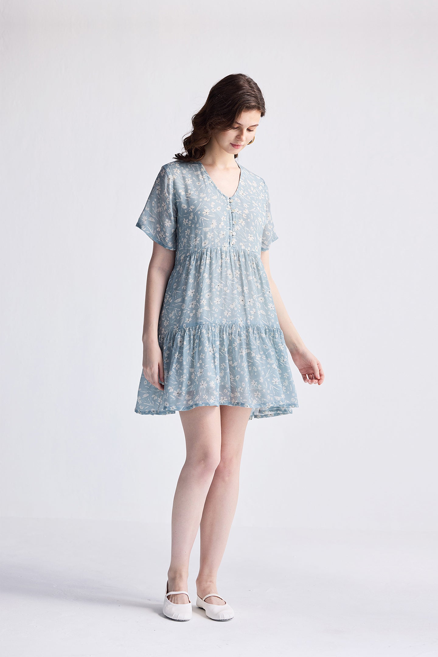 Buy Floral Short Tiered dress in Light Blue | Color: Floral Poetry | Size: S Refurbished - $165.00 Floral Short Tiered dress in Light Blue | Color: Floral Poetry | Size: S Refurbished - Resistor (Note: This is a generic term for an electronic component, refurbished available on Cerqular