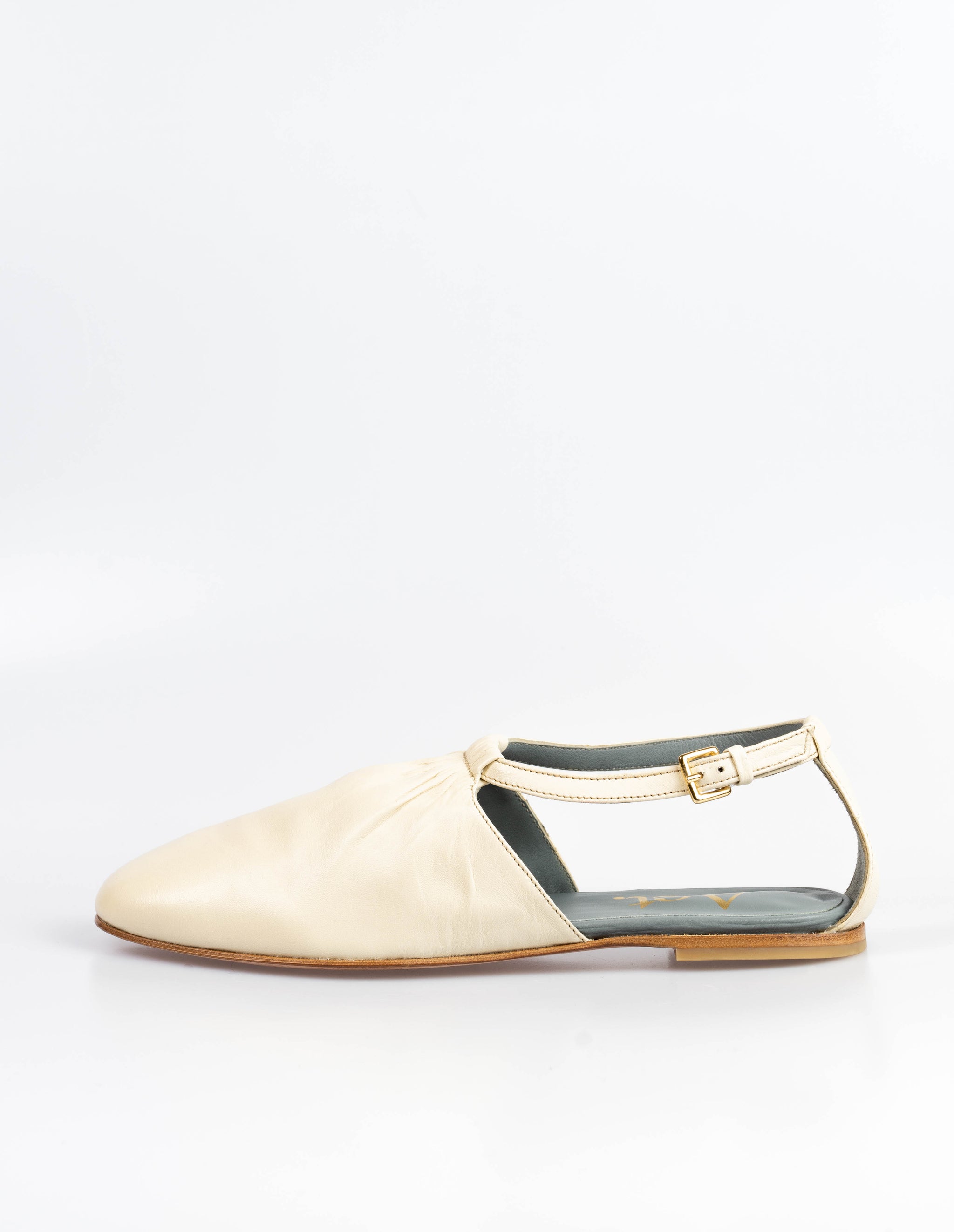 Flat Svedja White | Color: WHITE | Size: 39 Refurbished - N/A (I could not find a well-known brand with this name refurbished available on Cerqular