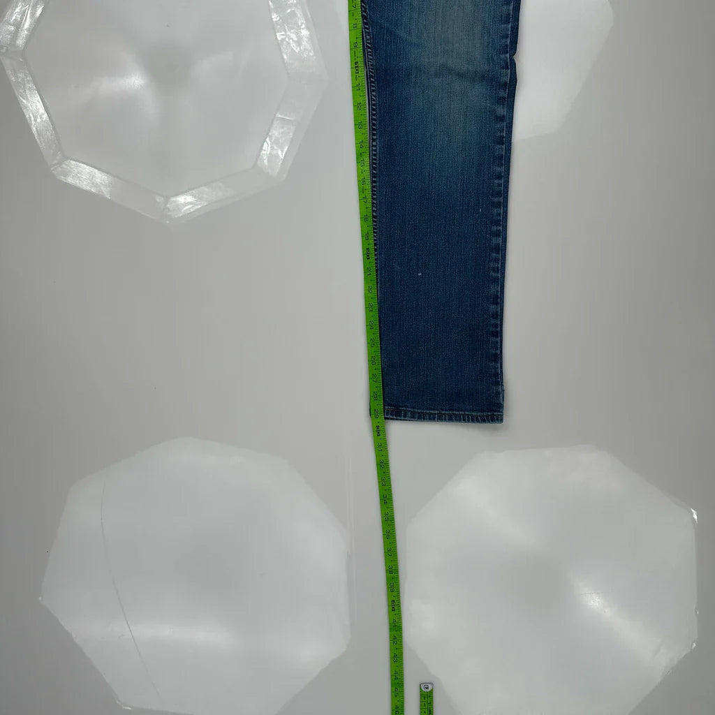 Carhartt Jeans - 32W 30L Blue Denim Refurbished - Thrifted (note: this is a term often used to describe second- refurbished available on Cerqular