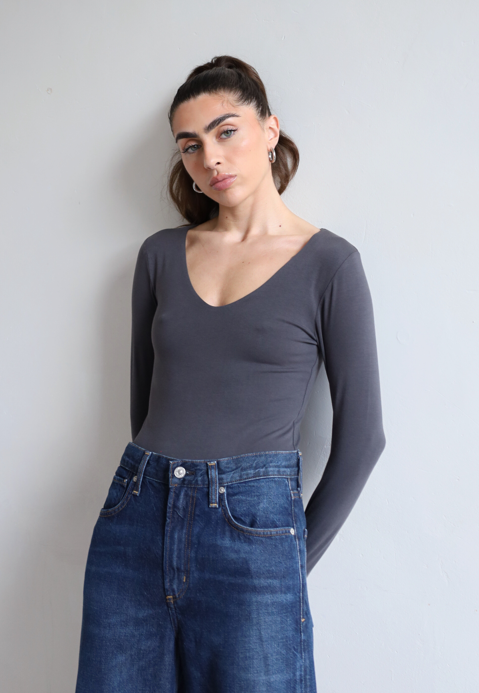 Buy Organic Cotton V-Neck Long Sleeve T-Shirt, Charcoal | Size: XL Refurbished - $44.39 Organic Cotton V-Neck Long Sleeve T-Shirt, Charcoal | Size: XL Refurbished - N/A (Note: It's possible that "Pantee" refurbished available on Cerqular
