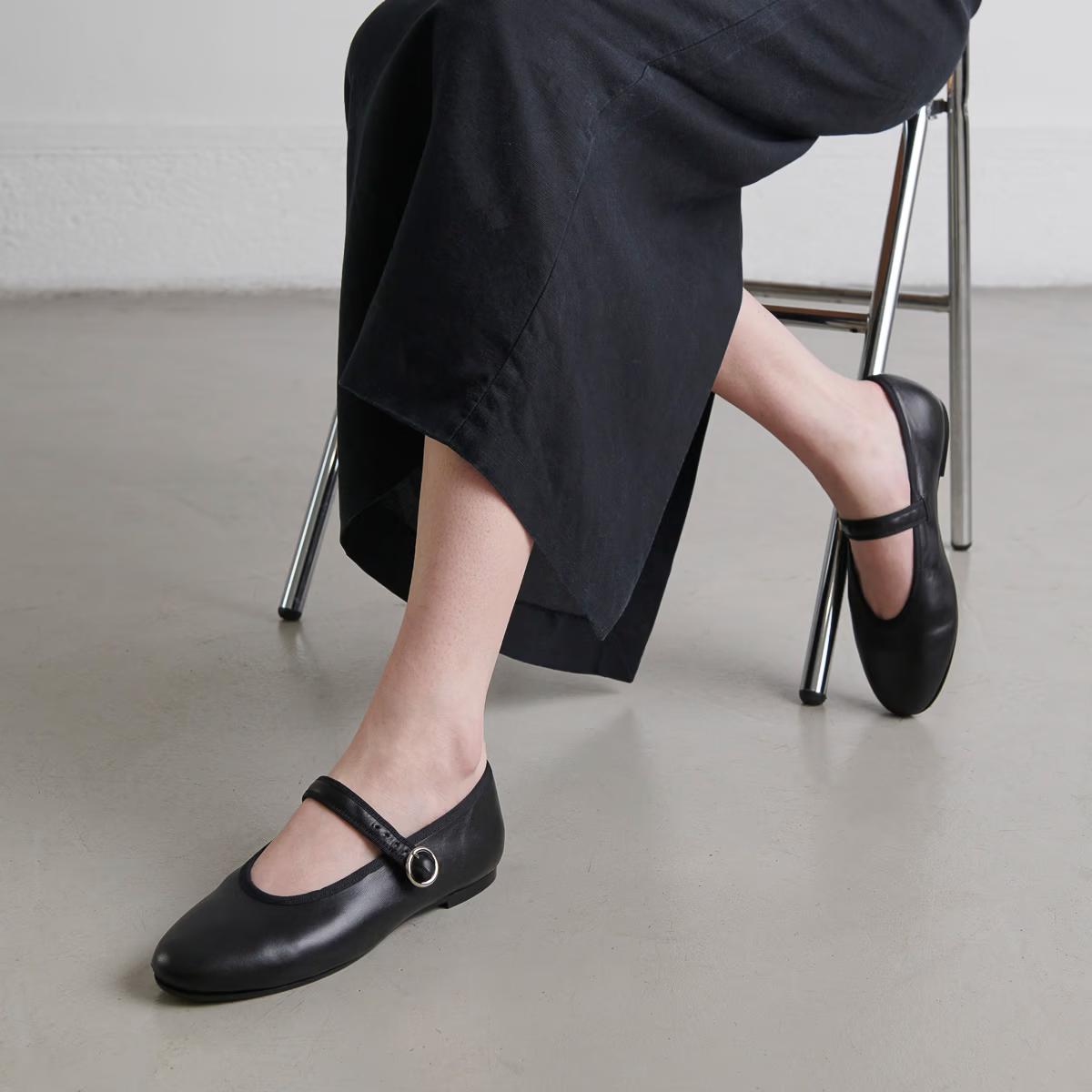 264- Deesse Cuir Noir | Color: NOIR | Size: 37 Refurbished - Rue Madame is a known brand, and the standardized name is " refurbished available on Cerqular
