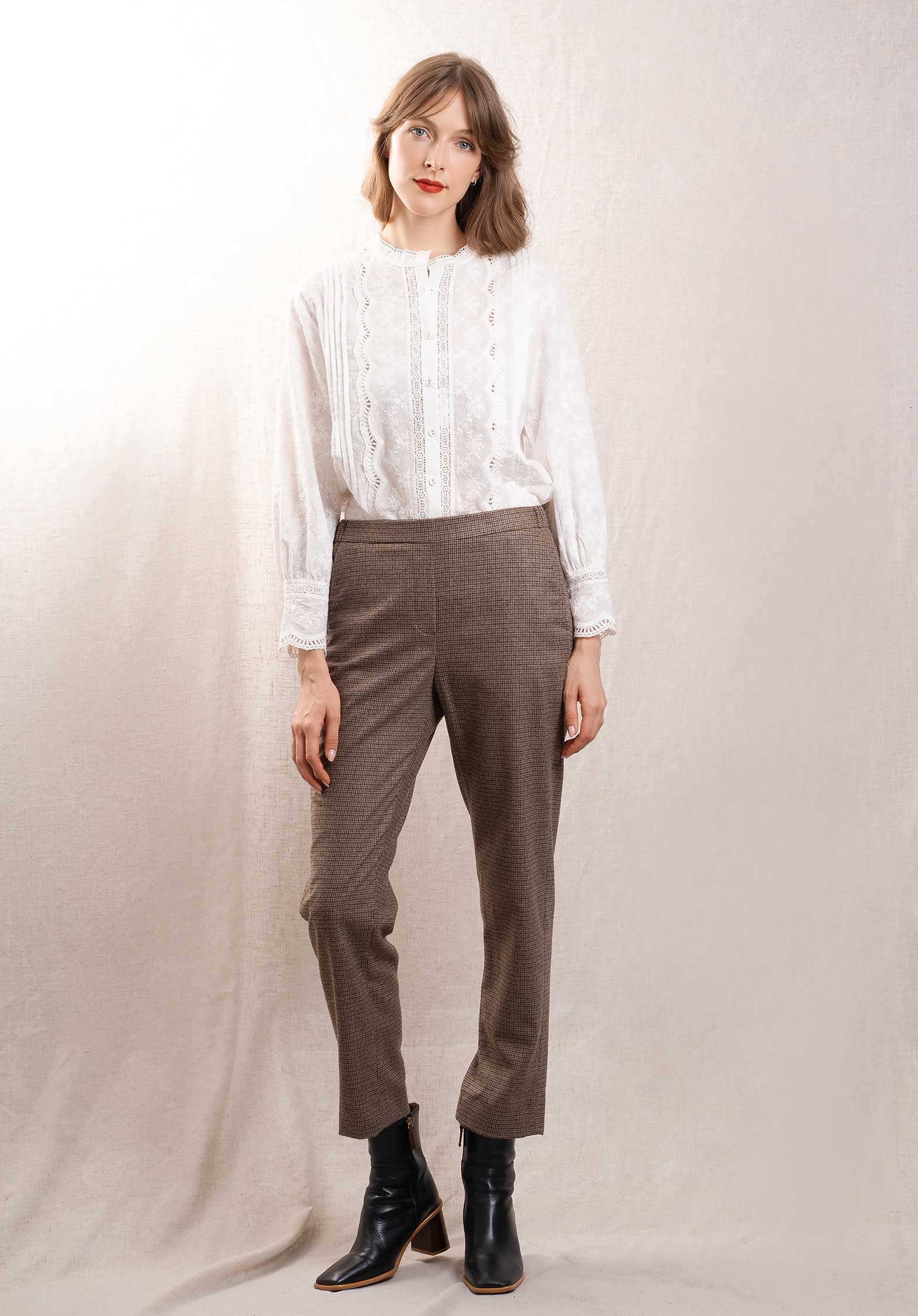 Buy Pants Pacifio 9571 Gris-Taupe | Color: GRIS TAUPE | Size: S Refurbished - $209.88 Pants Pacifio 9571 Gris-Taupe | Color: GRIS TAUPE | Size: S Refurbished - Rue Madame is a known brand, and the standardized name is " refurbished available on Cerqular