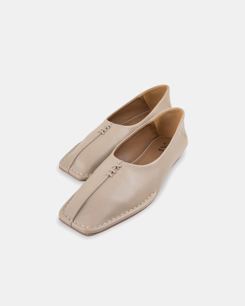 Buy GAIA Flats – SAND | Size: EU36 | Color: Sand Refurbished - $55.00 GAIA Flats – SAND | Size: EU36 | Color: Sand Refurbished - ONE (assuming it refers to the brand "ONE") refurbished available on Cerqular