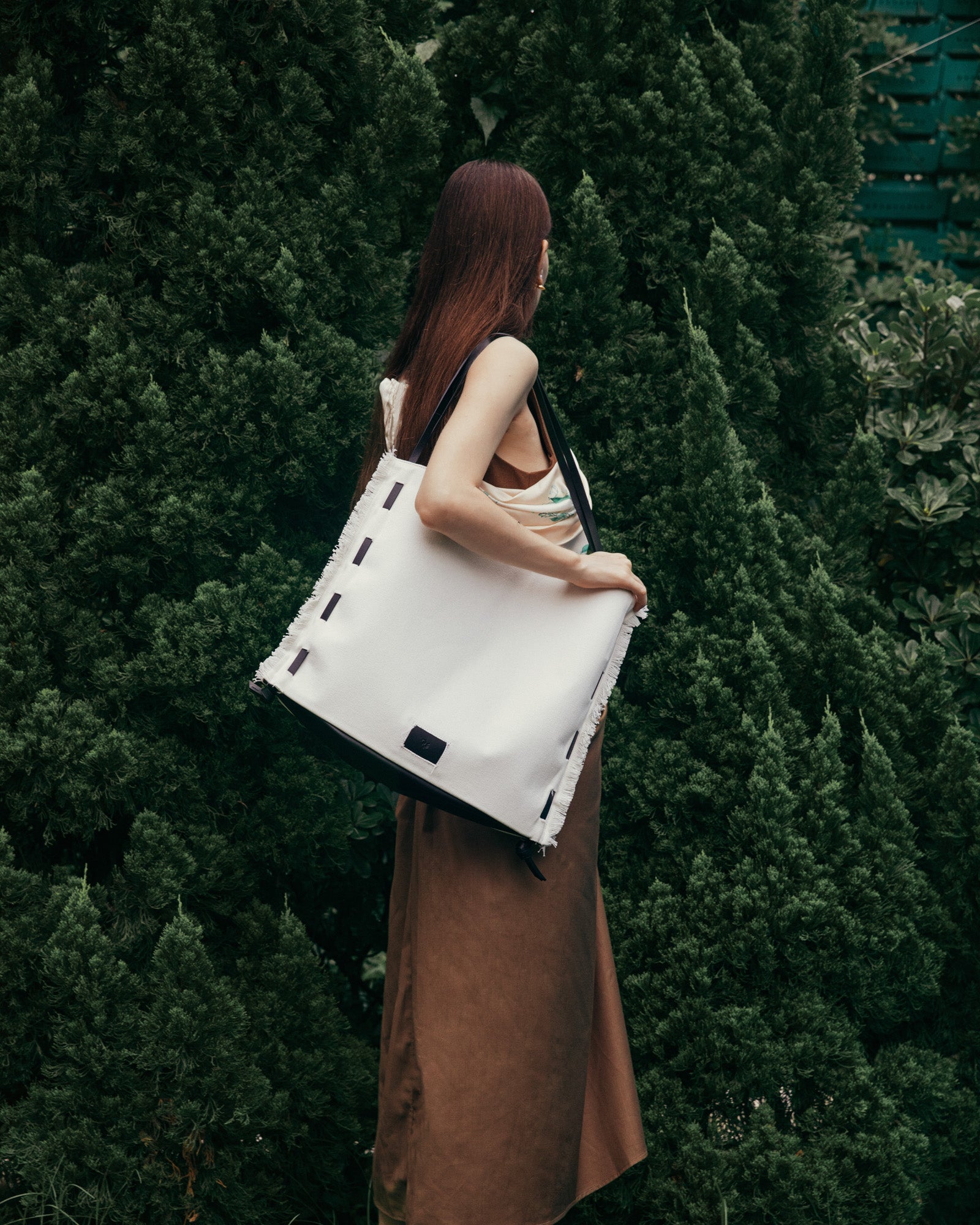 Reef Tote – BLACK | Color: Black Refurbished - ONE (assuming it refers to the brand "ONE") refurbished available on Cerqular