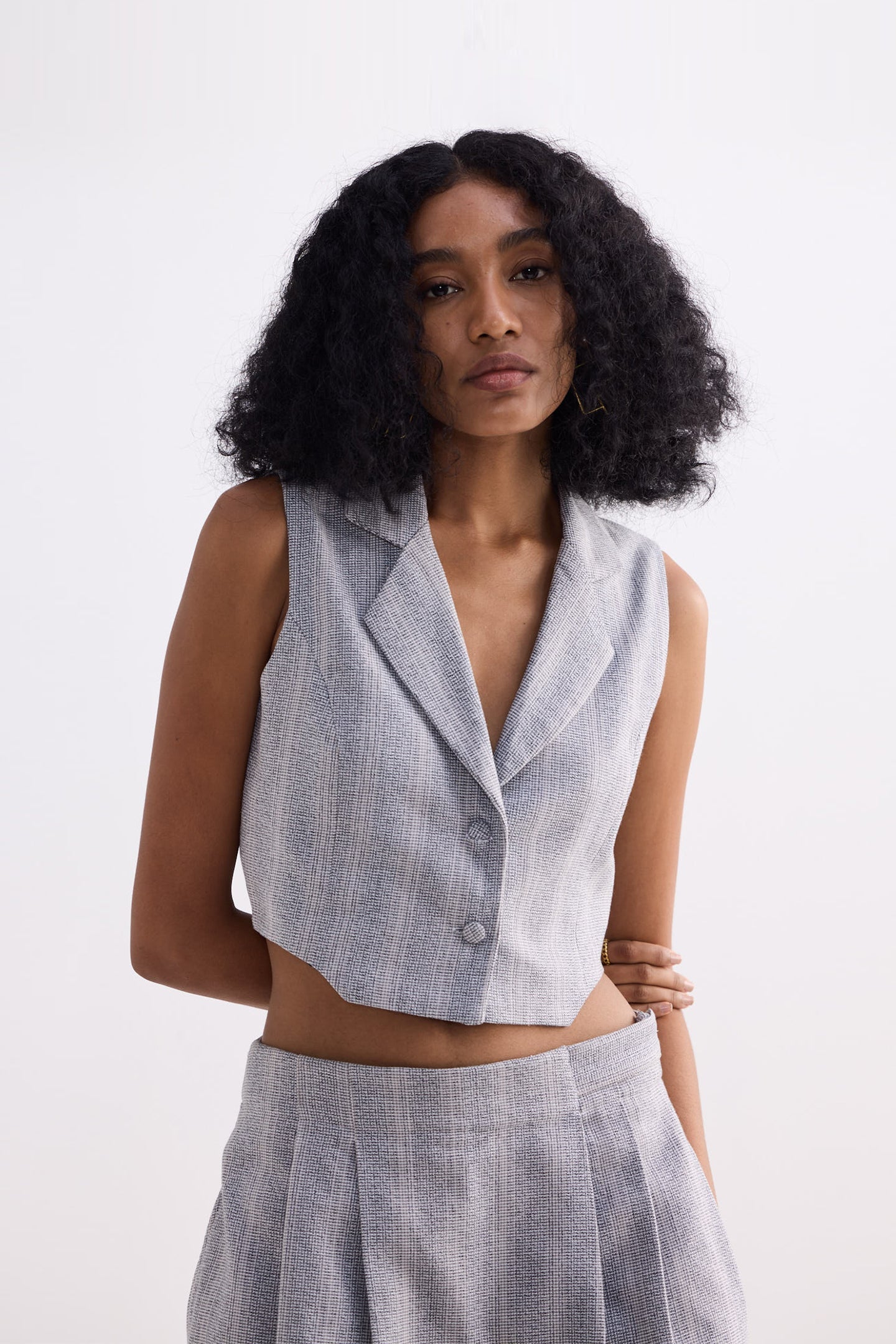 Cropped Cotton Tweed Vest in Grey | Color: Silver Strides | Size: XL Refurbished - Resistor (Note: This is a generic term for an electronic component, refurbished available on Cerqular
