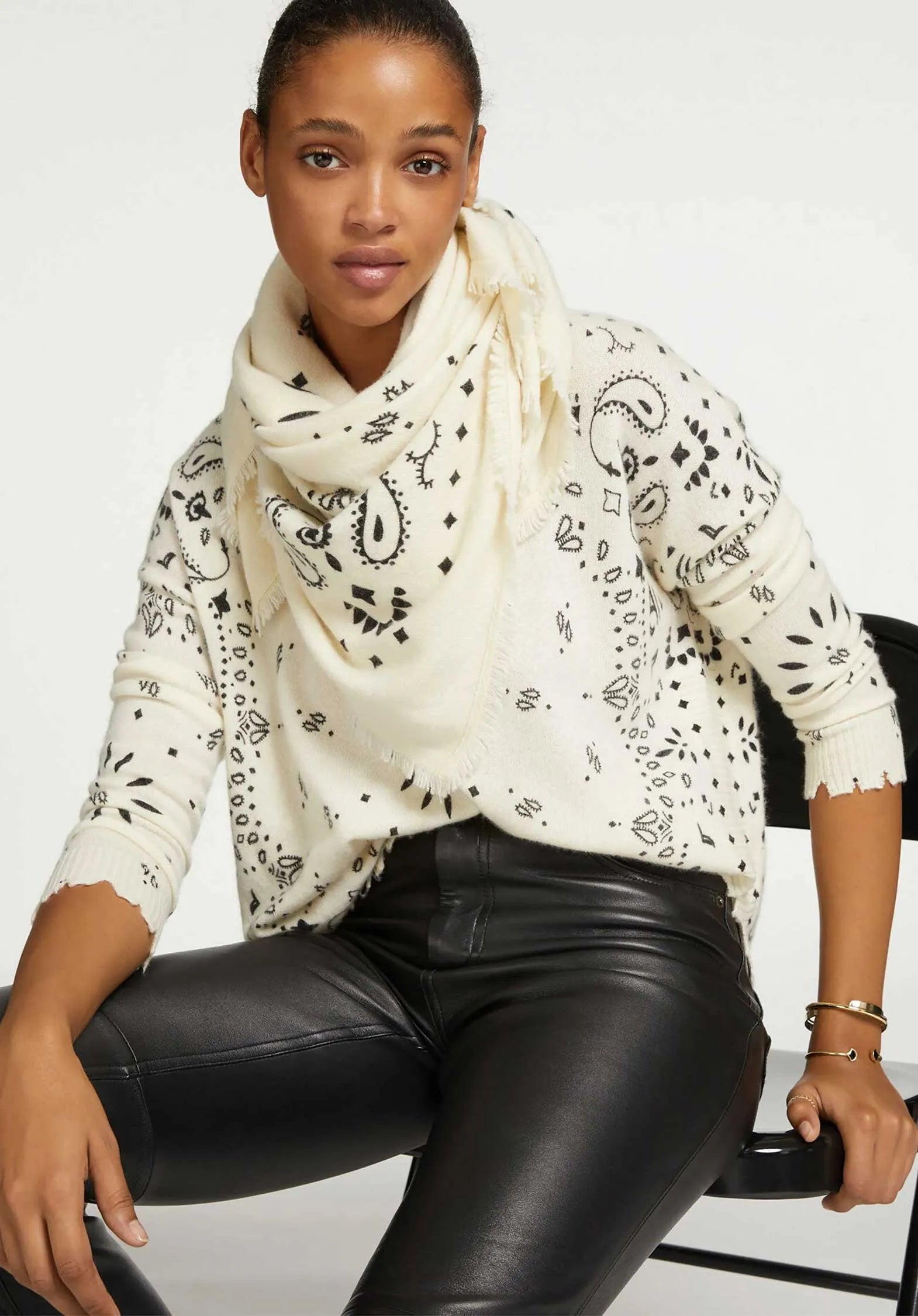 Sweater Mela Bandana F2500 Blanc | Color: BLANC | Size: T2 Refurbished - Rue Madame is a known brand, and the standardized name is " refurbished available on Cerqular