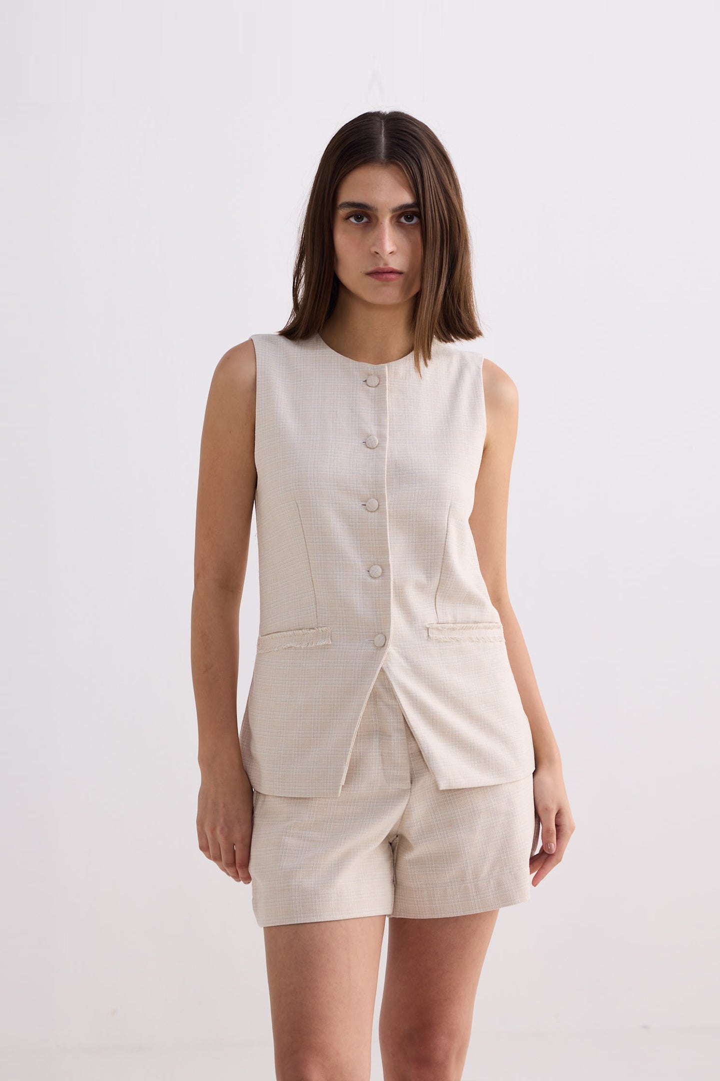 Cotton Tweed Shorts in Cream | Color: Chestnut Twist | Size: L Refurbished - Resistor (Note: This is a generic term for an electronic component, refurbished available on Cerqular