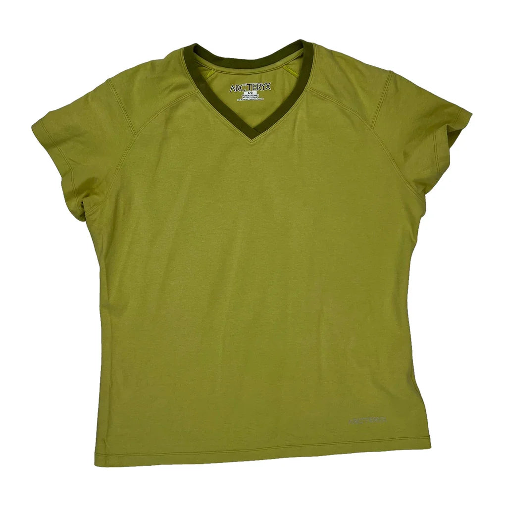 Arc''Teryx T-Shirt - Large Green Cotton Refurbished - Thrifted (note: this is a term often used to describe second- refurbished available on Cerqular