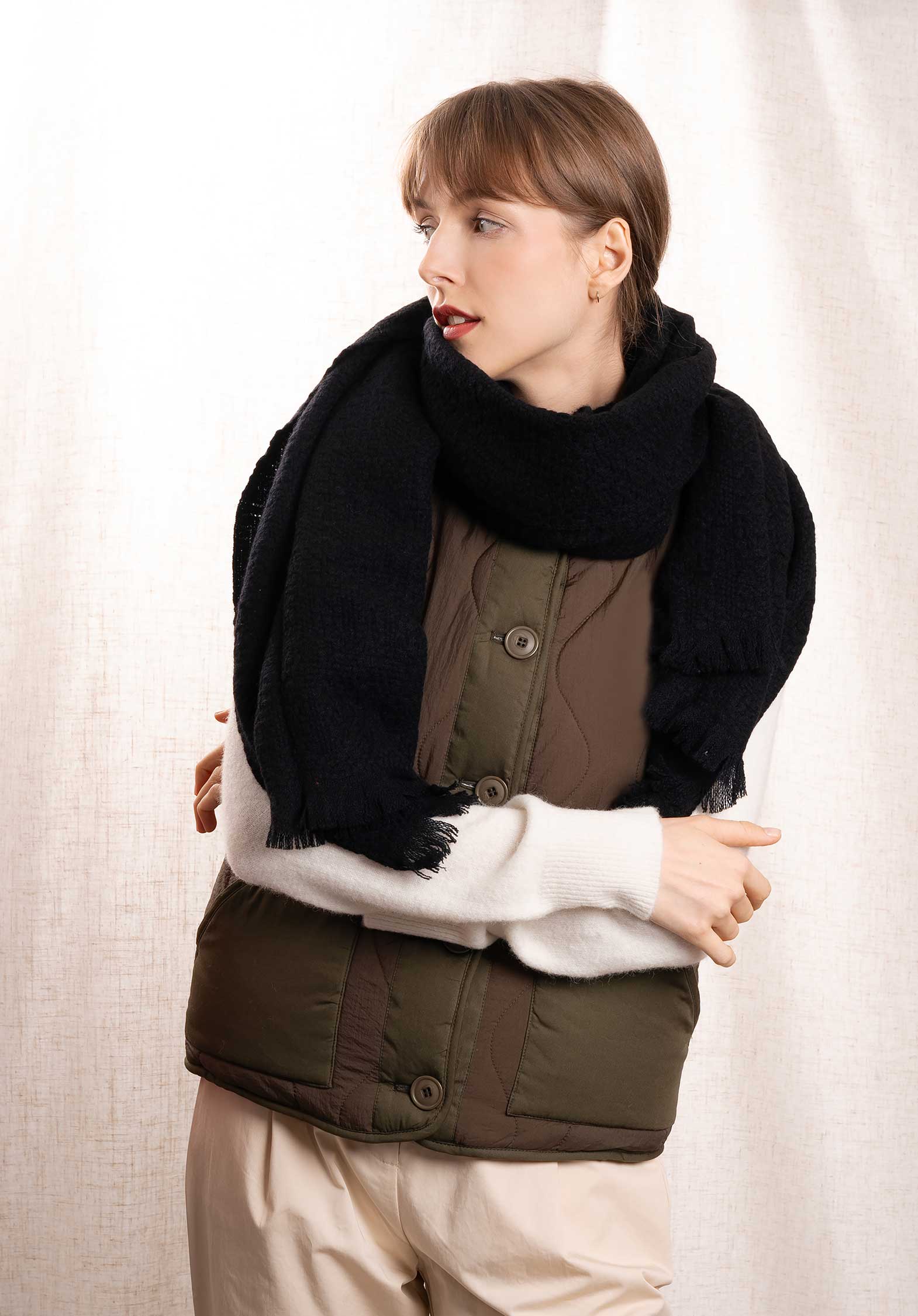 Scarf Cb-hay-17-015 Black | Color: BLACK | Size: U Refurbished - Rue Madame is a known brand, and the standardized name is " refurbished available on Cerqular