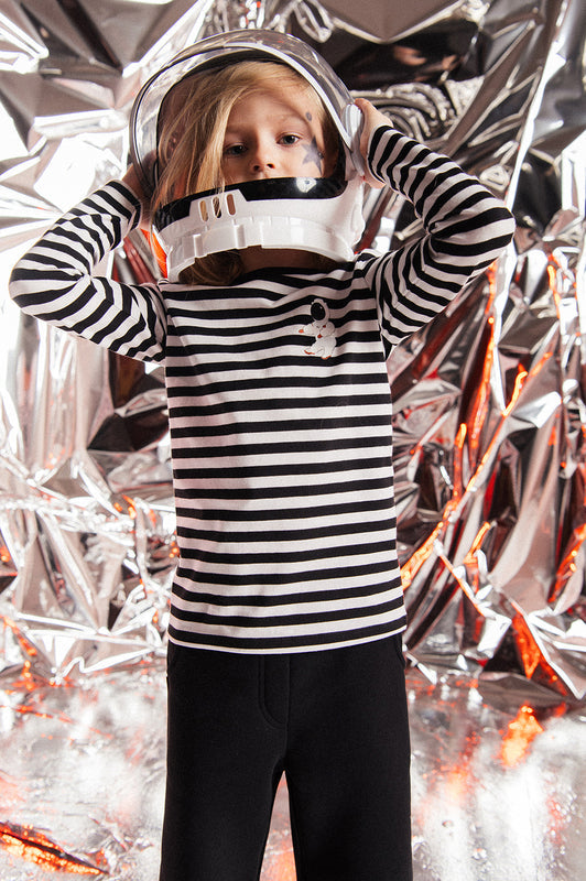 Kid's long sleeve top - Black and white stripes | Size: 6-8 years Refurbished - N/A (Note: This brand may not be well-known globally refurbished available on Cerqular