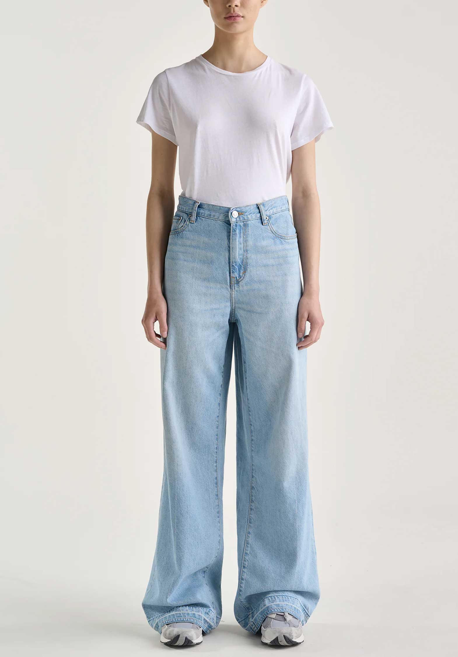 Jeans Parthe42 D0520 Used-Lt-Blue | Color: USED LT BLUE | Size: 27 Refurbished - N/A (I could not find a well-known brand with this name refurbished available on Cerqular