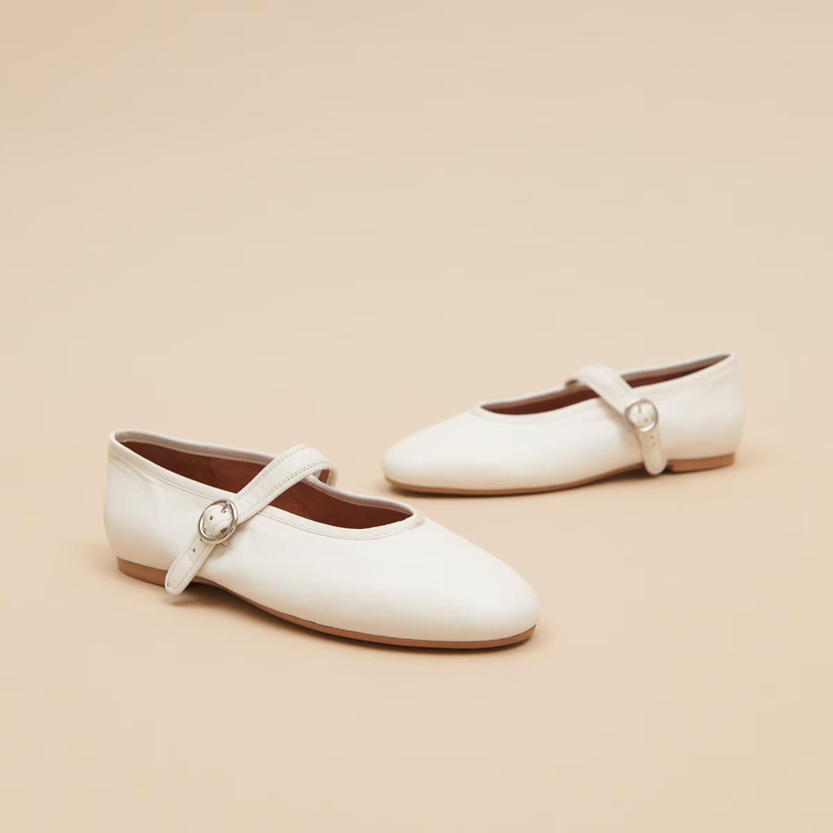 Buy 264- Deesse Cuir Ecru | Color: ECRU | Size: 40 Refurbished - $200.64 264- Deesse Cuir Ecru | Color: ECRU | Size: 40 Refurbished - Rue Madame is a known brand, and the standardized name is " refurbished available on Cerqular