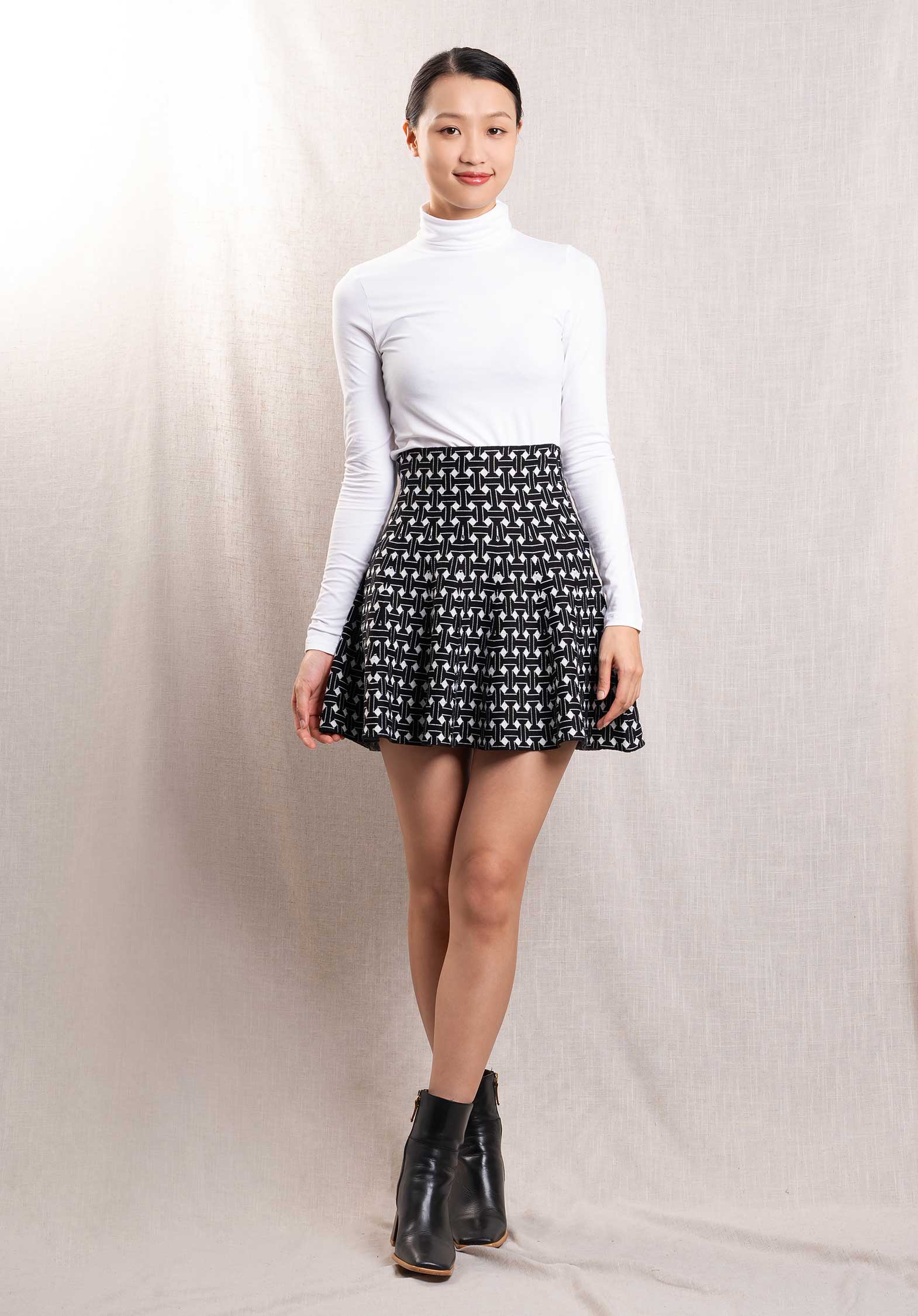 Skirt R009 Noir | Color: NOIR | Size: S Refurbished - N/A (I could not find a well-known brand with this name refurbished available on Cerqular