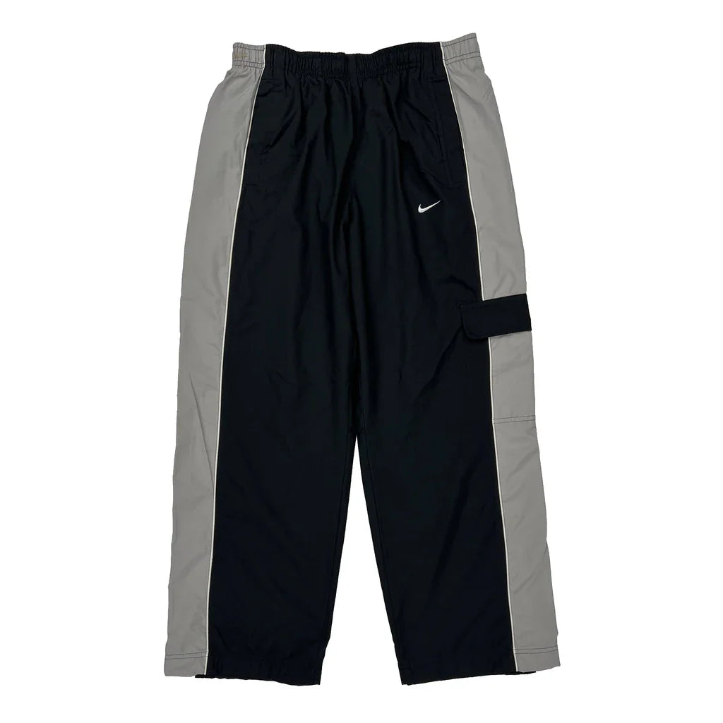 Age 12-13 Nike Tracksuit - Large Black Polyester Refurbished - Thrifted (note: this is a term often used to describe second- refurbished available on Cerqular