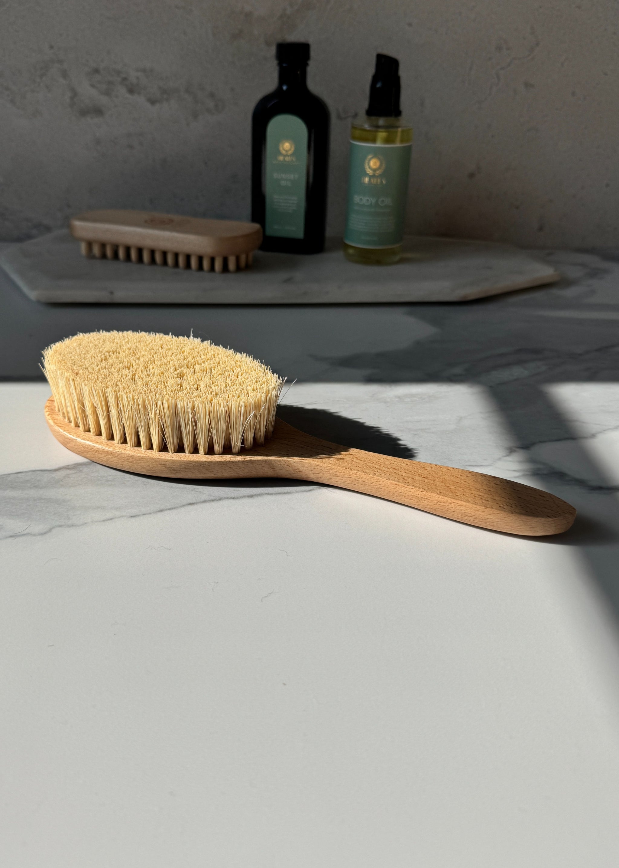 Heales Apothecary Dry Brush Refurbished - Murchison-Hume refurbished available on Cerqular