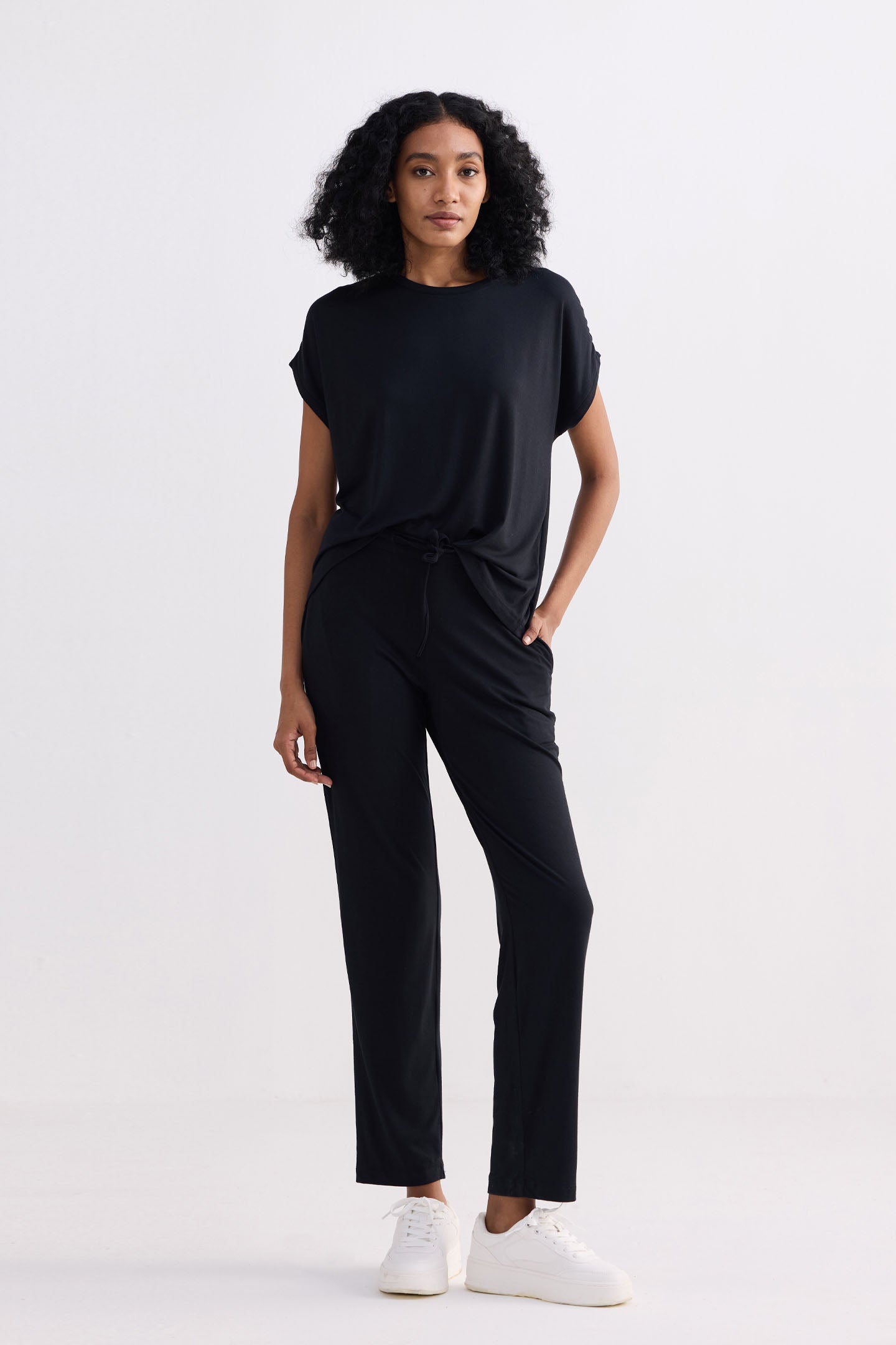 Wide Leg Pant in Black | Color: Black | Size: M Refurbished - Resistor (Note: This is a generic term for an electronic component, refurbished available on Cerqular