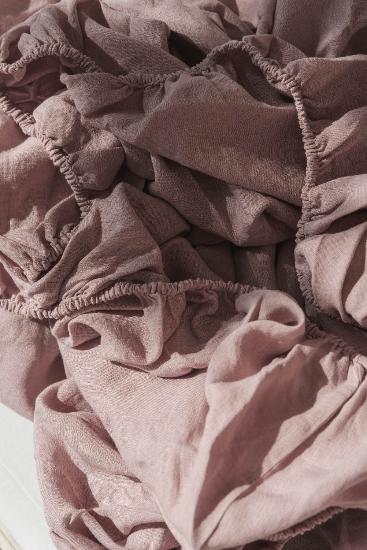 Linen fitted sheet in Dusty Rose | Size: US Queen DEEP Refurbished - Amour Linen refurbished available on Cerqular