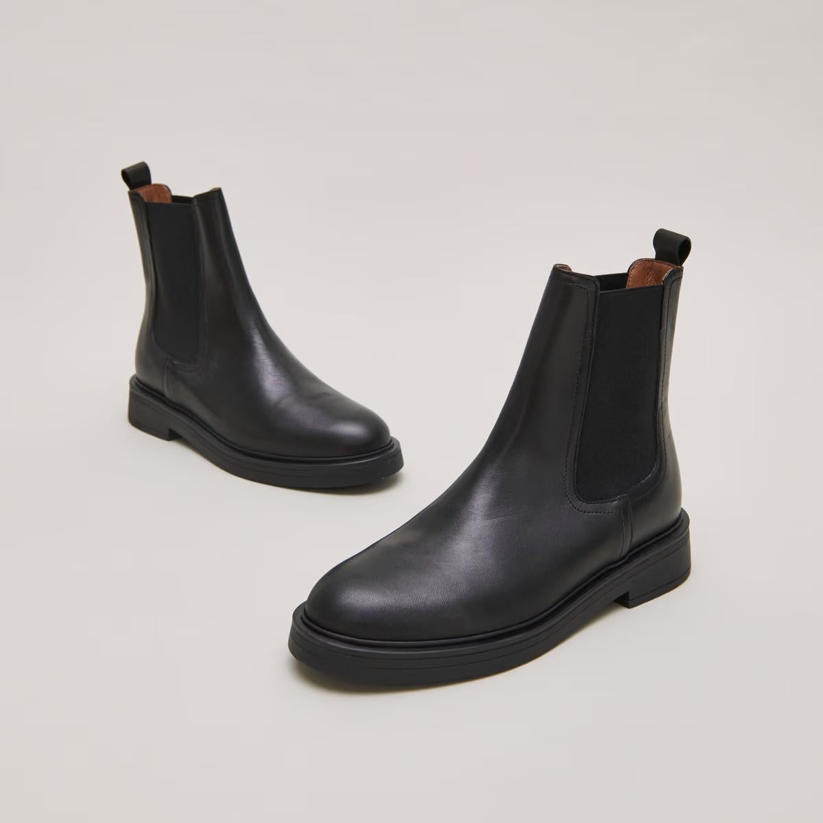 225- Agen Cuir Noir | Color: NOIR | Size: 37 Refurbished - Rue Madame is a known brand, and the standardized name is " refurbished available on Cerqular