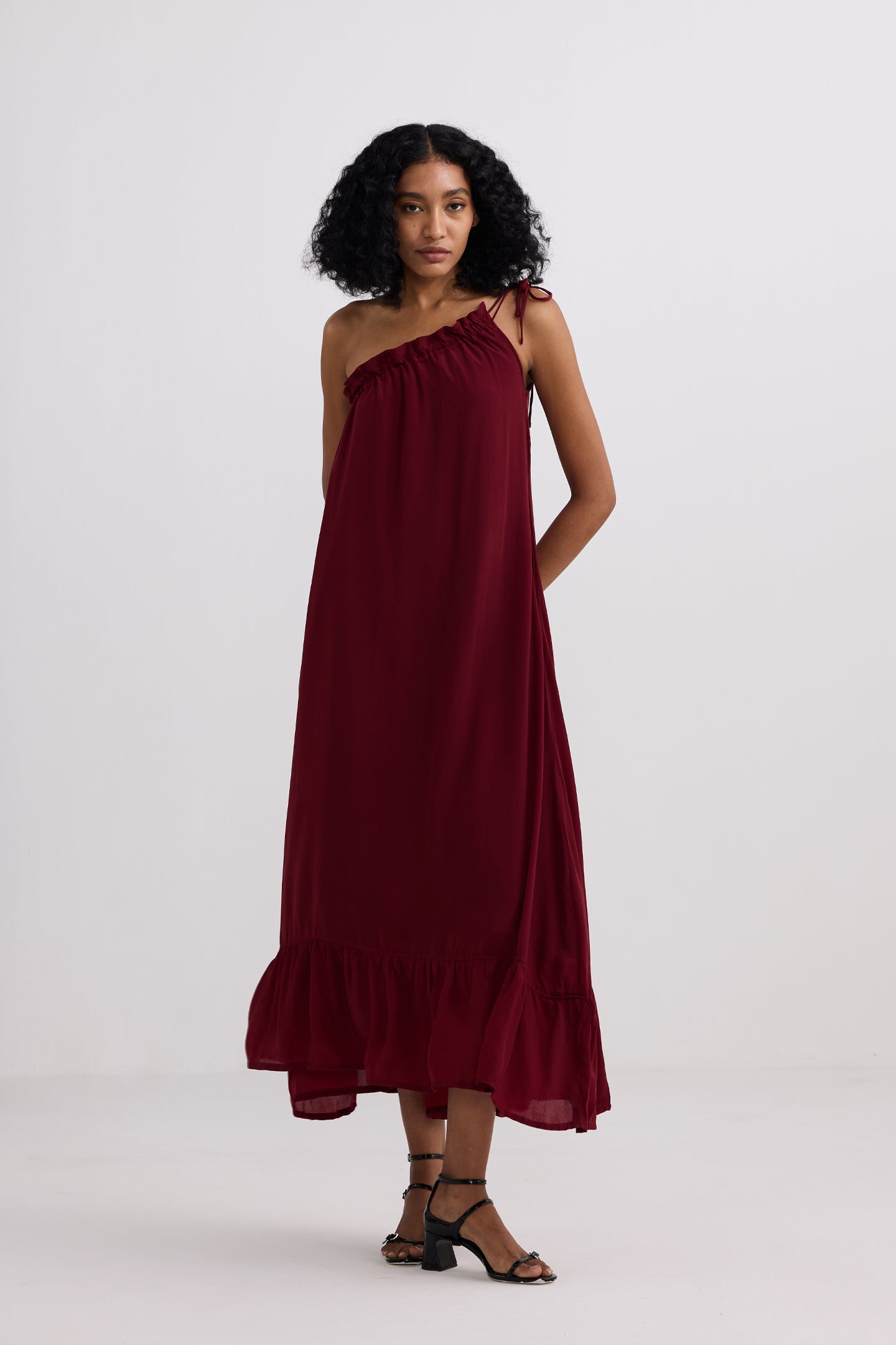 One-shoulder Maxi dress in Burgundy | Color: Burgundy | Size: XS Refurbished - Resistor (Note: This is a generic term for an electronic component, refurbished available on Cerqular