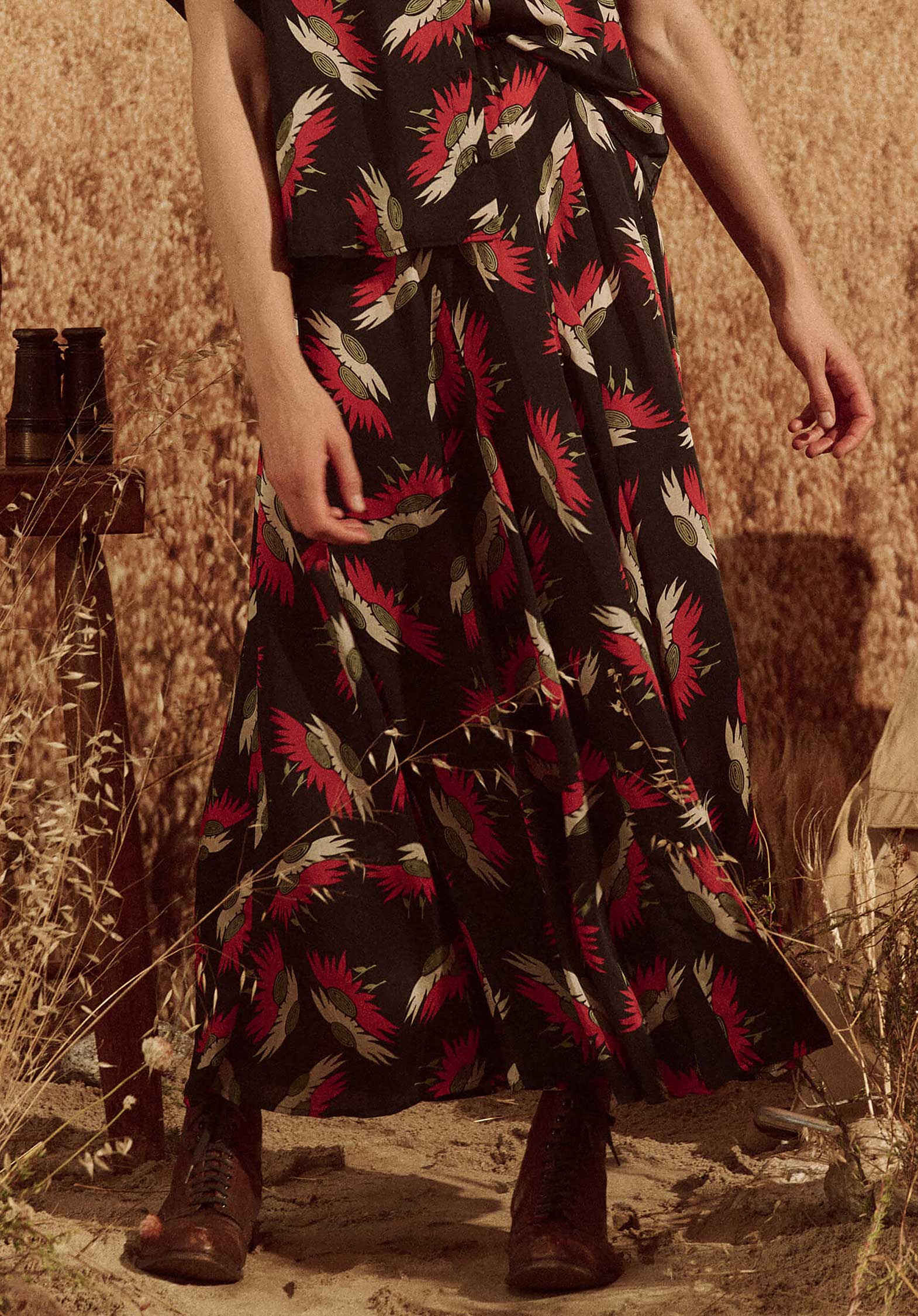 Skirt Godet Navy-Birds-Paradsise | Color: NAVY BIRDS PARADSISE | Size: 2-M Refurbished - N/A (I could not find a well-known brand with this name refurbished available on Cerqular