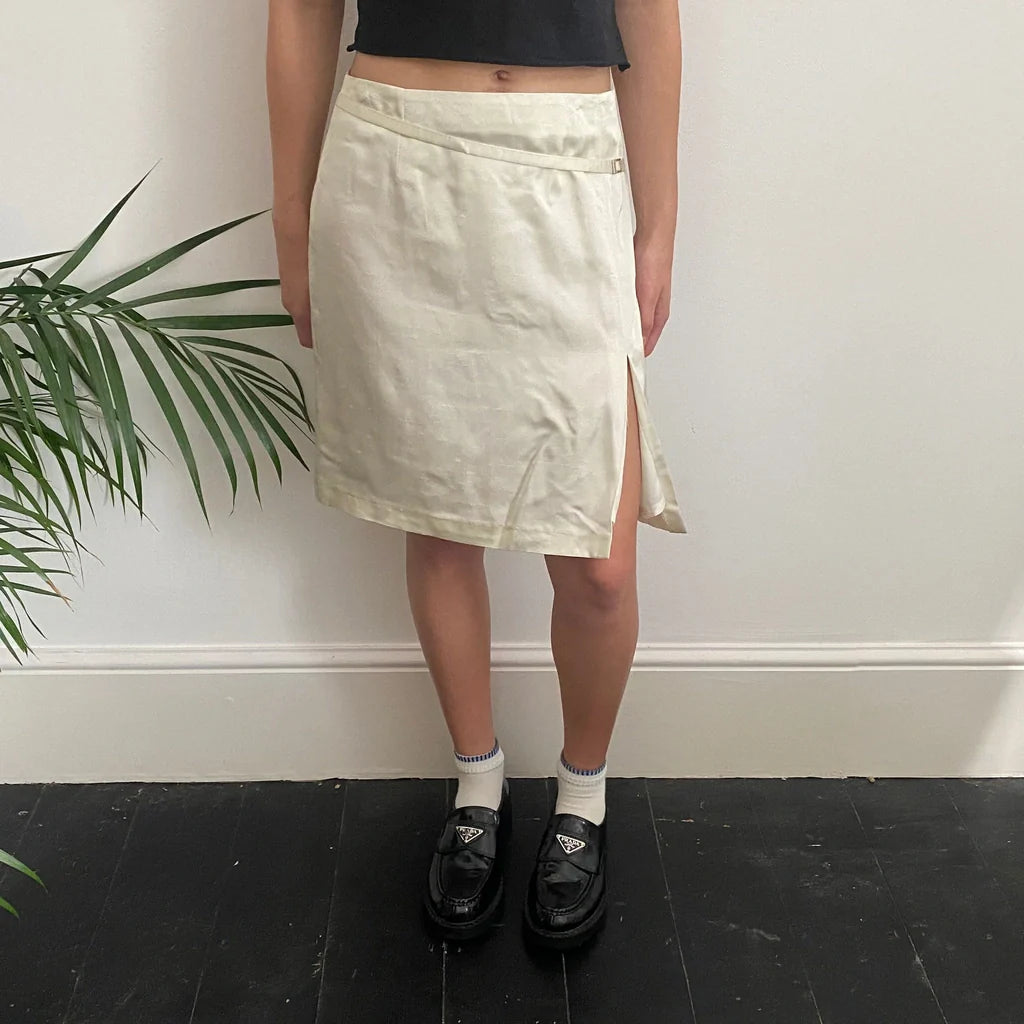 Unbranded Mini Skirt - 32W UK 12 Cream Polyester Blend Refurbished - Thrifted (note: this is a term often used to describe second- refurbished available on Cerqular