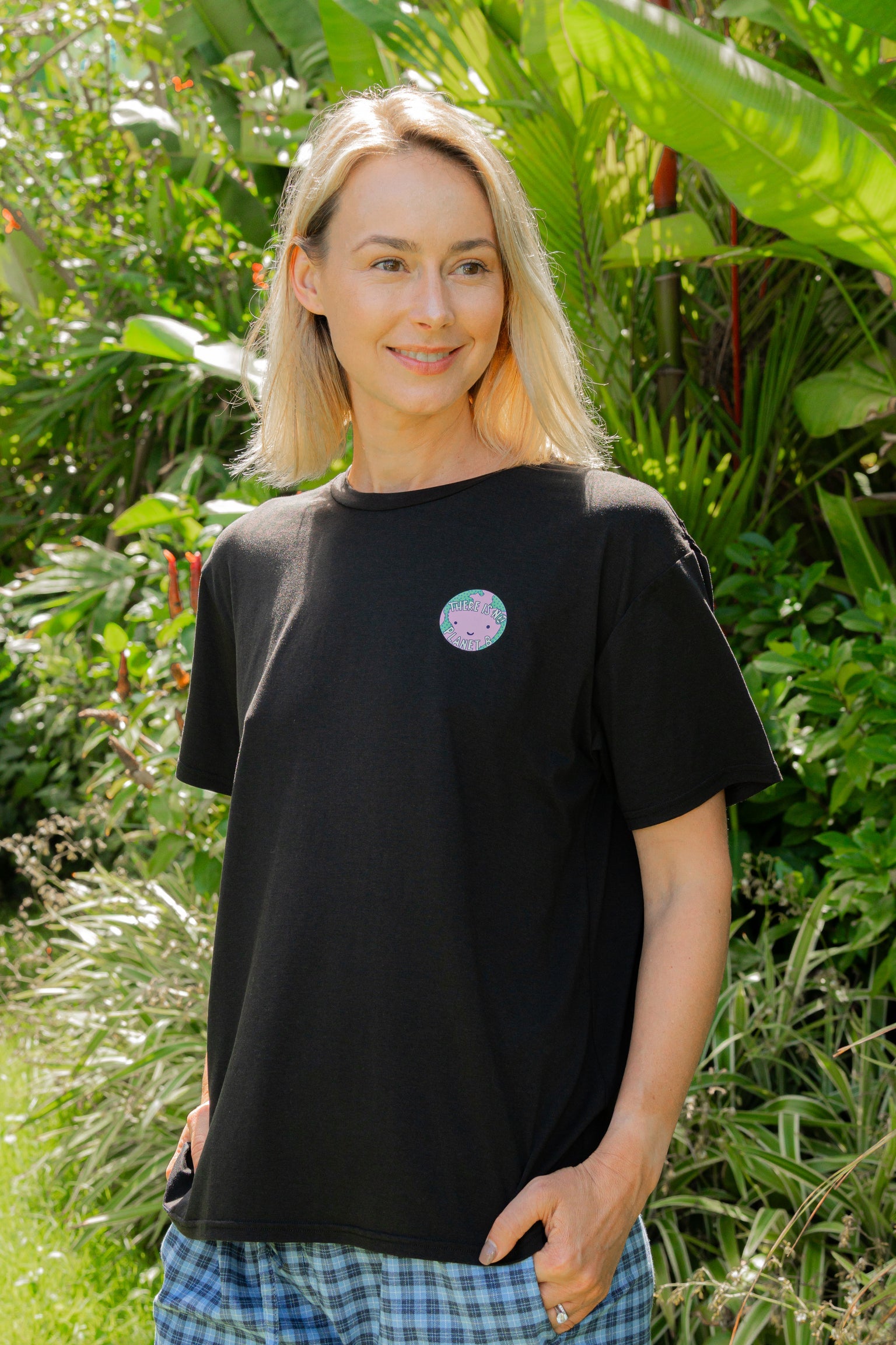 Adult Bamboo Black T-shirt - There is no planet B | Size: L Refurbished - N/A (Note: This brand may not be well-known globally refurbished available on Cerqular