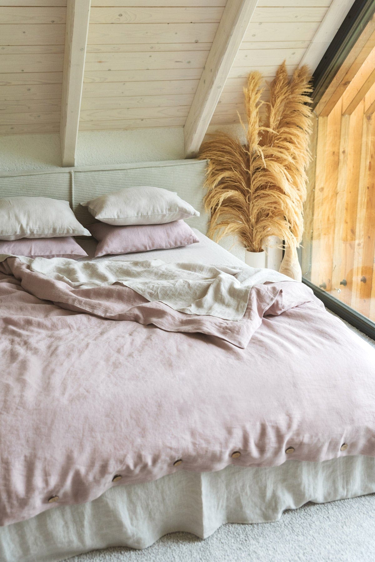Linen bedding set in Dusty Rose | Size: US King + Queen Refurbished - $279.00 Linen bedding set in Dusty Rose | Size: US King + Queen Refurbished - Amour Linen refurbished available on Cerqular