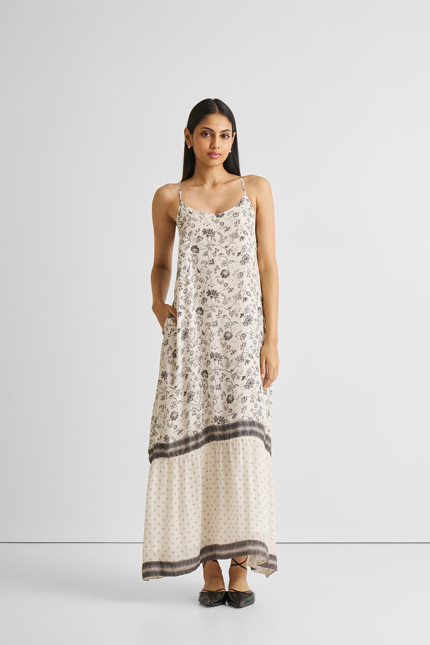 Buy Flowy Maxi Dress in Black Florals | Color: Noir Wildflower | Size: S Refurbished - $180.00 Flowy Maxi Dress in Black Florals | Color: Noir Wildflower | Size: S Refurbished - Resistor (Note: This is a generic term for an electronic component, refurbished available on Cerqular