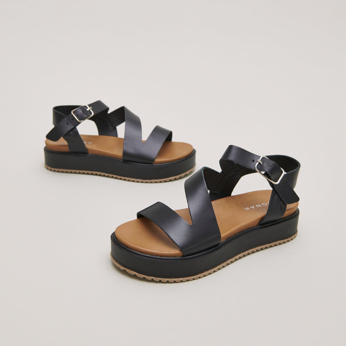Buy Sandales Isaure Cuir Noir | Color: NOIR | Size: 40 Refurbished - $182.16 Sandales Isaure Cuir Noir | Color: NOIR | Size: 40 Refurbished - Rue Madame is a known brand, and the standardized name is " refurbished available on Cerqular