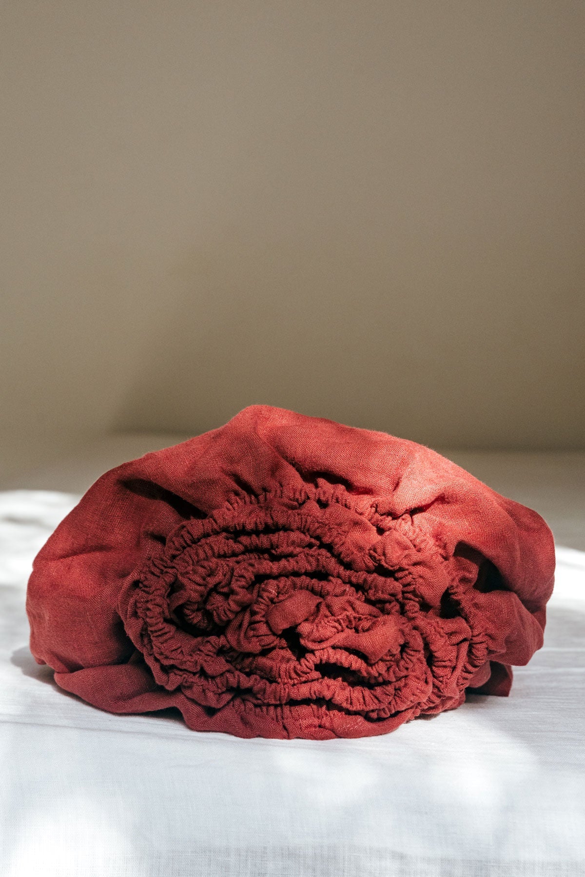 Linen fitted sheet in Terracotta | Size: US Full / Double Refurbished - Amour Linen refurbished available on Cerqular