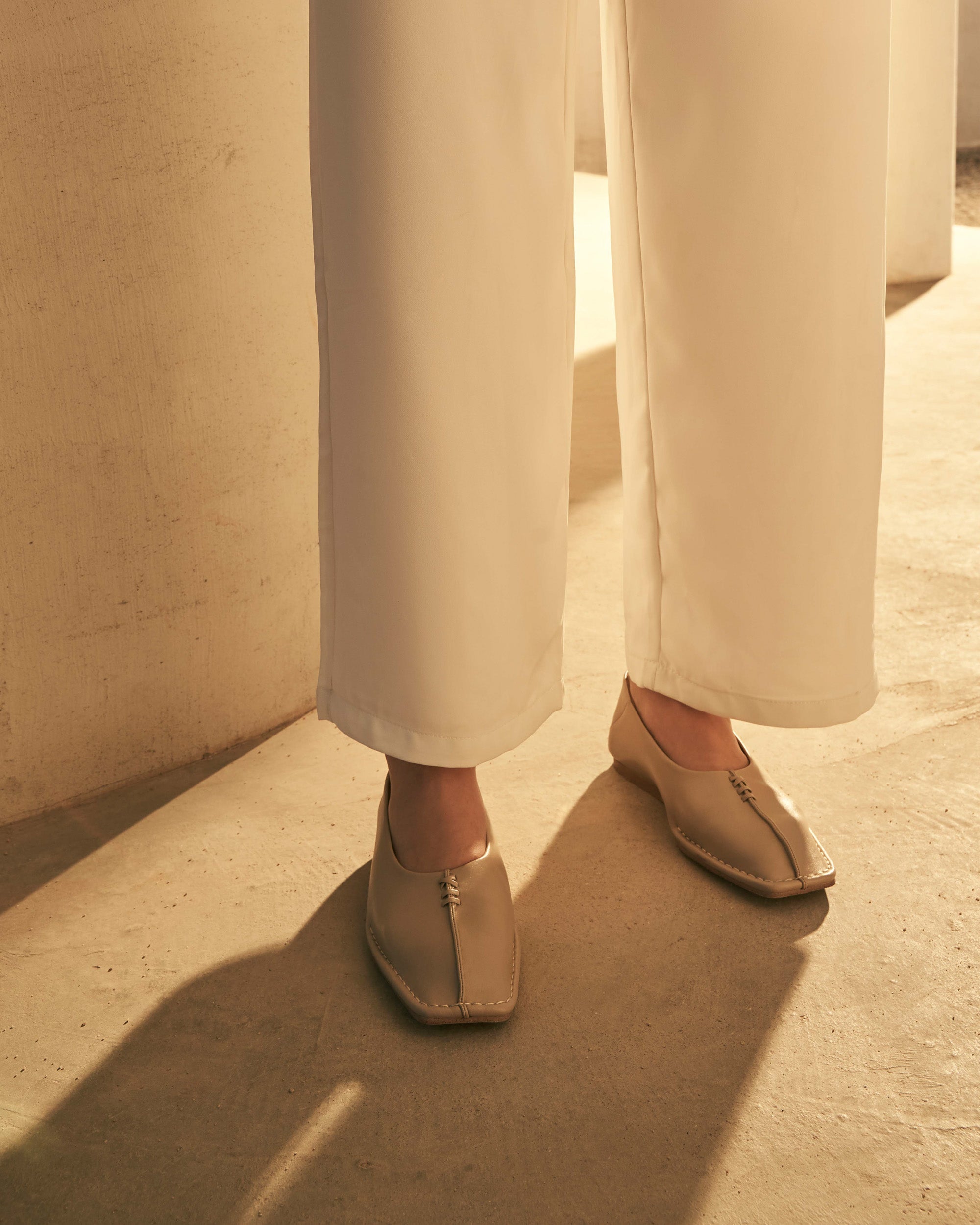 GAIA Flats – BLACK | Size: EU40 | Color: Sand Refurbished - ONE (assuming it refers to the brand "ONE") refurbished available on Cerqular