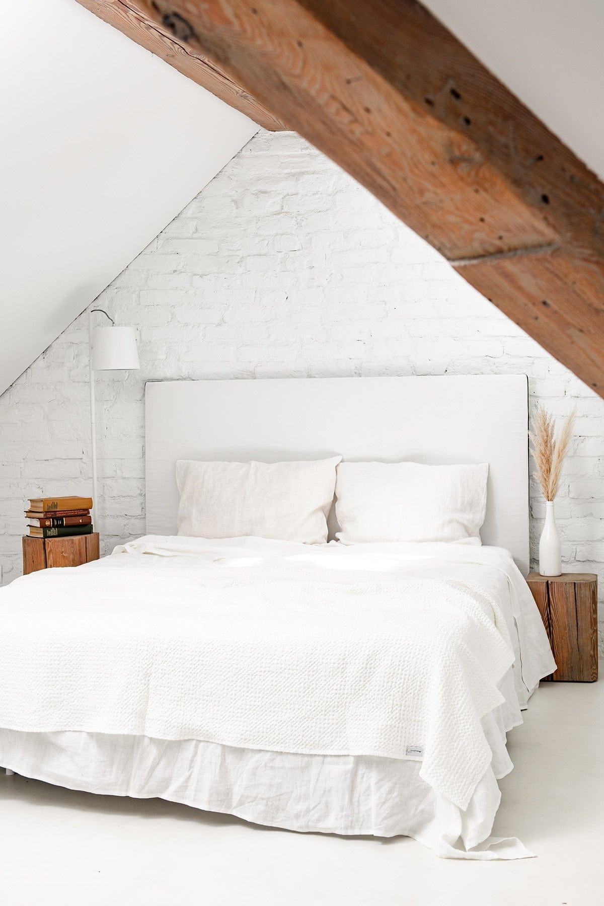 Linen waffle blanket in White | Size: Queen 200x220 Refurbished - Amour Linen refurbished available on Cerqular