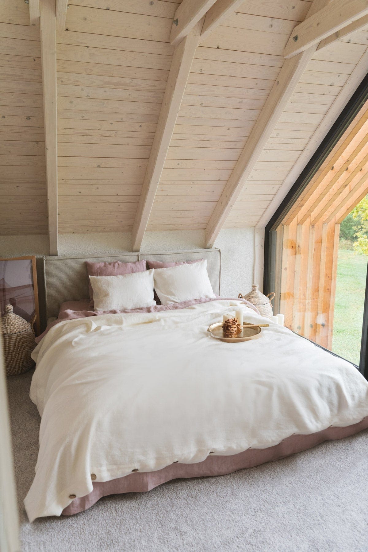 Linen bedding set in White | Size: US Cal.King + Queen Refurbished - $279.00 Linen bedding set in White | Size: US Cal.King + Queen Refurbished - Amour Linen refurbished available on Cerqular