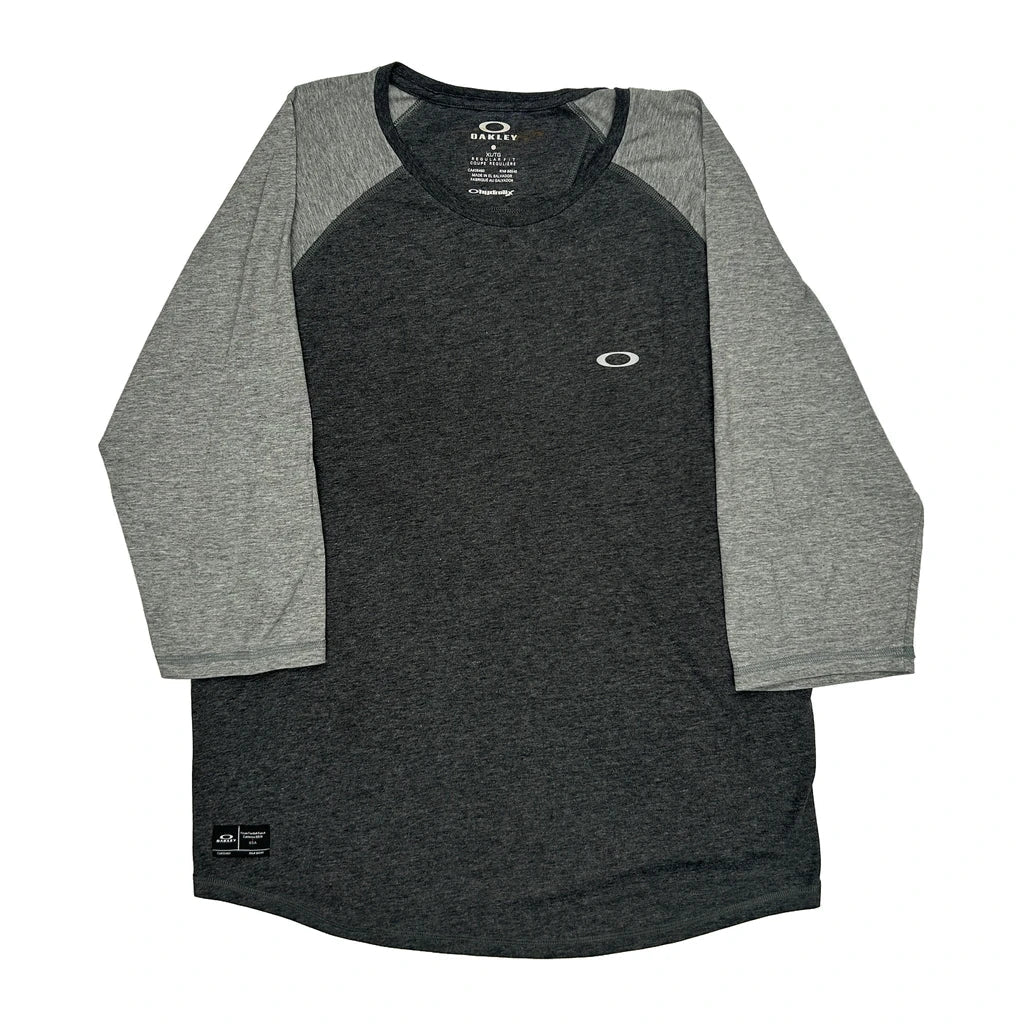 Buy Oakley Long Sleeve T-Shirt - XL Grey Cotton Blend Refurbished - $40.19 Oakley Long Sleeve T-Shirt - XL Grey Cotton Blend Refurbished - Thrifted (note: this is a term often used to describe second- refurbished available on Cerqular