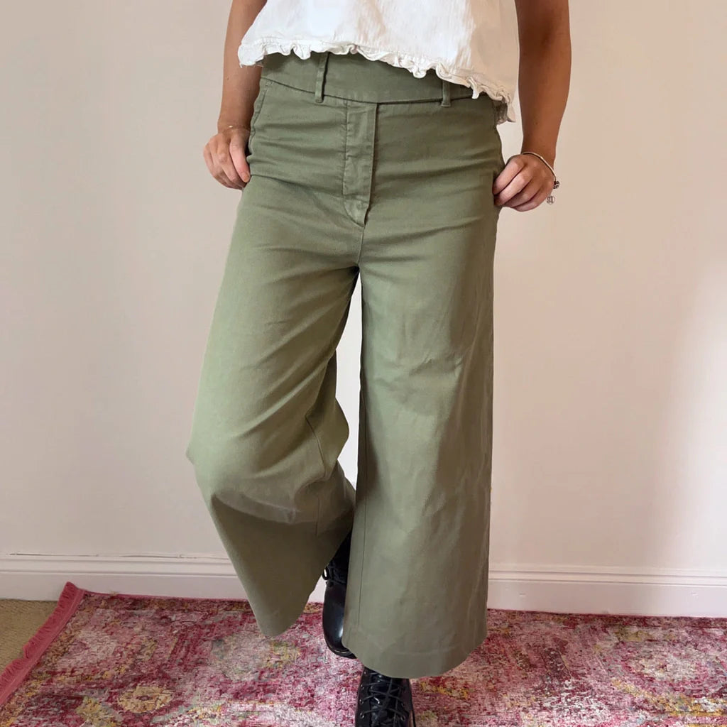 Unbranded Cropped Trousers - 28W UK 10 Green Cotton | Size: UK 10 Refurbished - Thrifted (note: this is a term often used to describe second- refurbished available on Cerqular