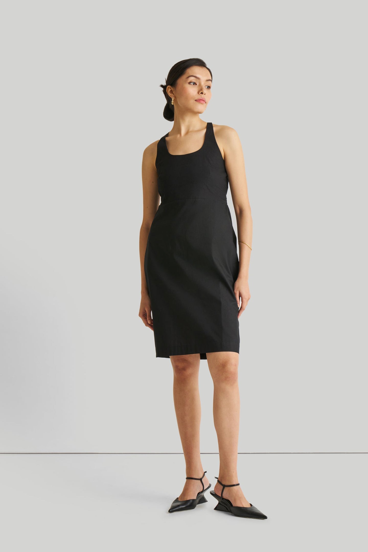 Fitted Knee Length Dress in Black | Color: Black | Size: M Refurbished - Resistor (Note: This is a generic term for an electronic component, refurbished available on Cerqular