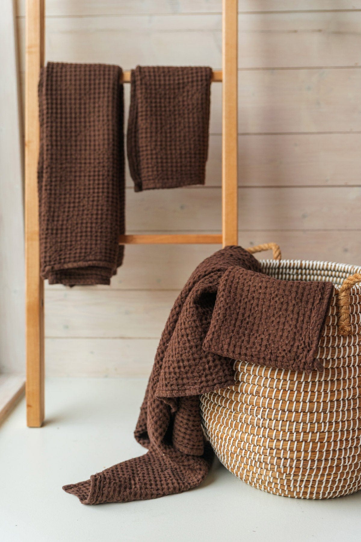 Linen waffle towel set in Mocha Brown (3 pcs) Refurbished - Amour Linen refurbished available on Cerqular