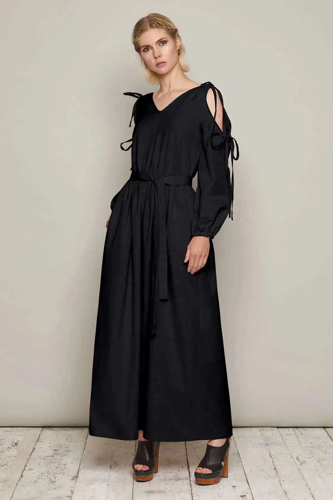 Buy Elisabet Dress (Black) | size: XS Refurbished - $228.00 Elisabet Dress (Black) | size: XS Refurbished - N/A refurbished available on Cerqular
