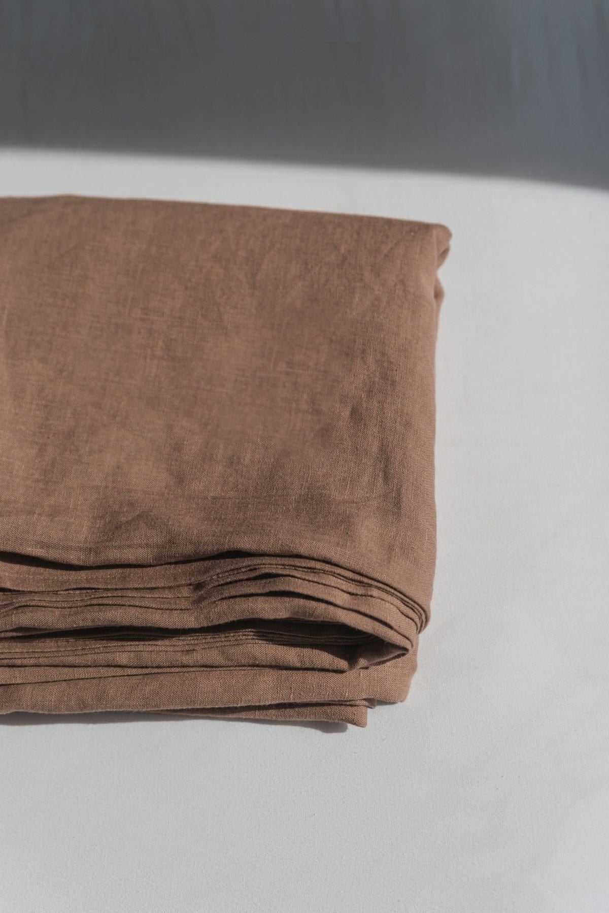 Buy Linen flat sheet in Rosy Brown | Size: US Queen Refurbished - $139.00 Linen flat sheet in Rosy Brown | Size: US Queen Refurbished - Amour Linen refurbished available on Cerqular