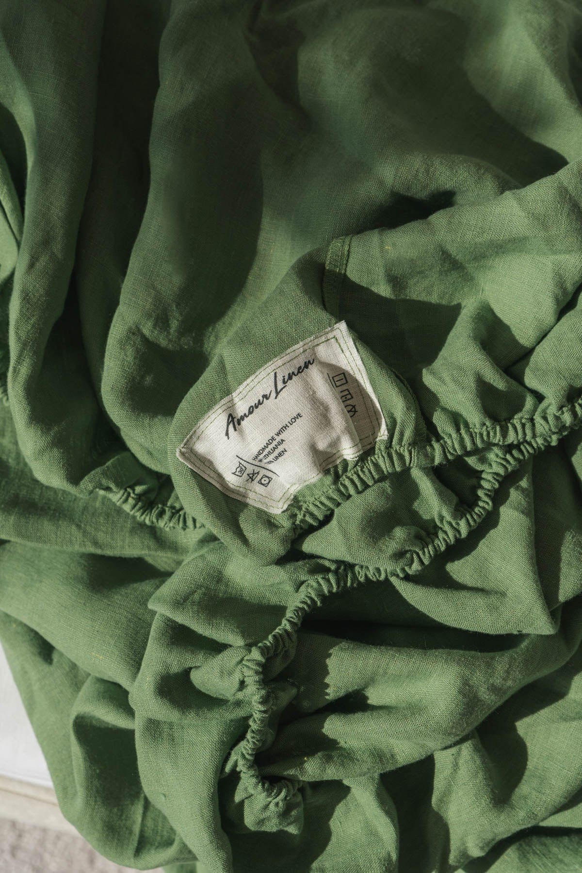 Linen fitted sheet in Matcha Green | Size: US Twin DEEP Refurbished - Amour Linen refurbished available on Cerqular