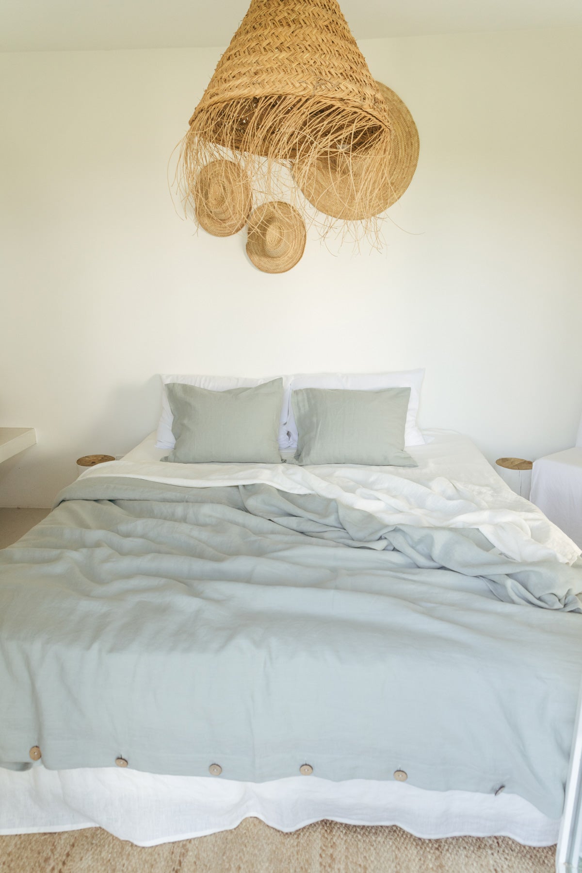 Linen bedding set in Sage Green | Size: US King + Standard Refurbished - $279.00 Linen bedding set in Sage Green | Size: US King + Standard Refurbished - Amour Linen refurbished available on Cerqular