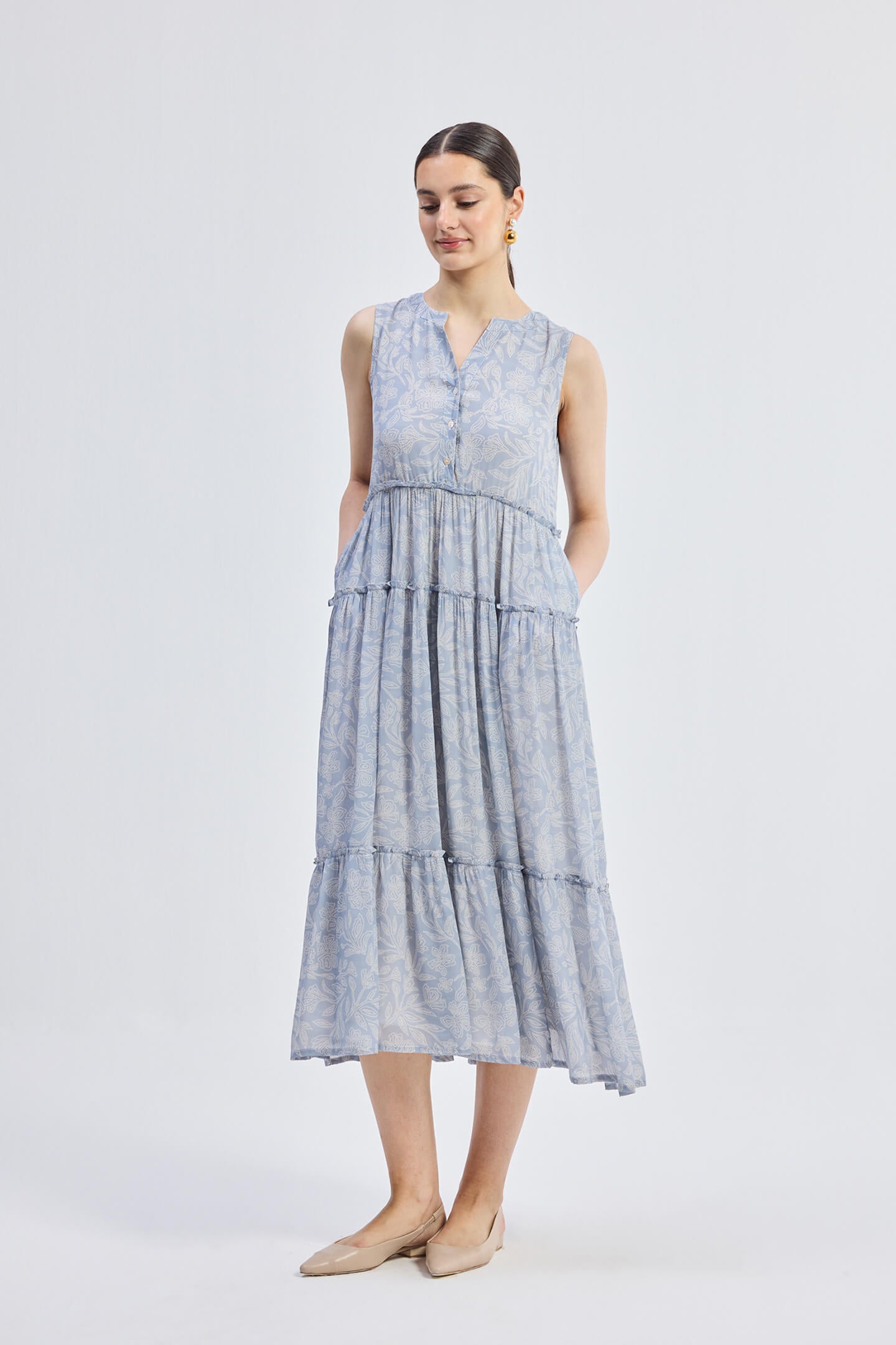 Buy The Perfect Resort Floral Maxi in Periwinkle Blue | Color: Periwinkle Blue | Size: L Refurbished - $177.00 The Perfect Resort Floral Maxi in Periwinkle Blue | Color: Periwinkle Blue | Size: L Refurbished - Resistor (Note: This is a generic term for an electronic component, refurbished available on Cerqular