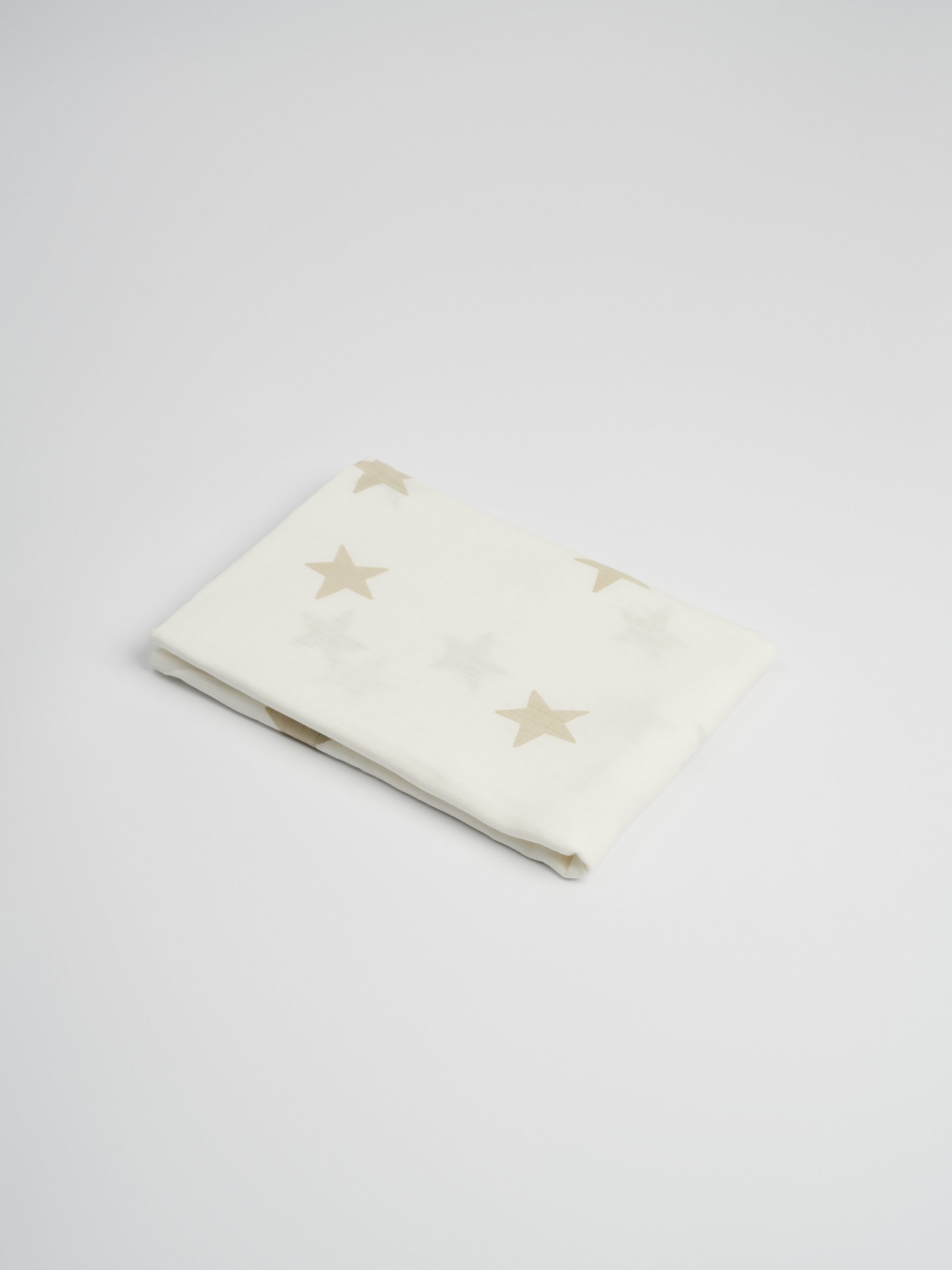 Buy Organic and Fairtrade Cotton Muslin Swaddle | Color: White Stars Refurbished - $22.80 Organic and Fairtrade Cotton Muslin Swaddle | Color: White Stars Refurbished - Takara (note: this is a Japanese brand, but it's possible refurbished available on Cerqular